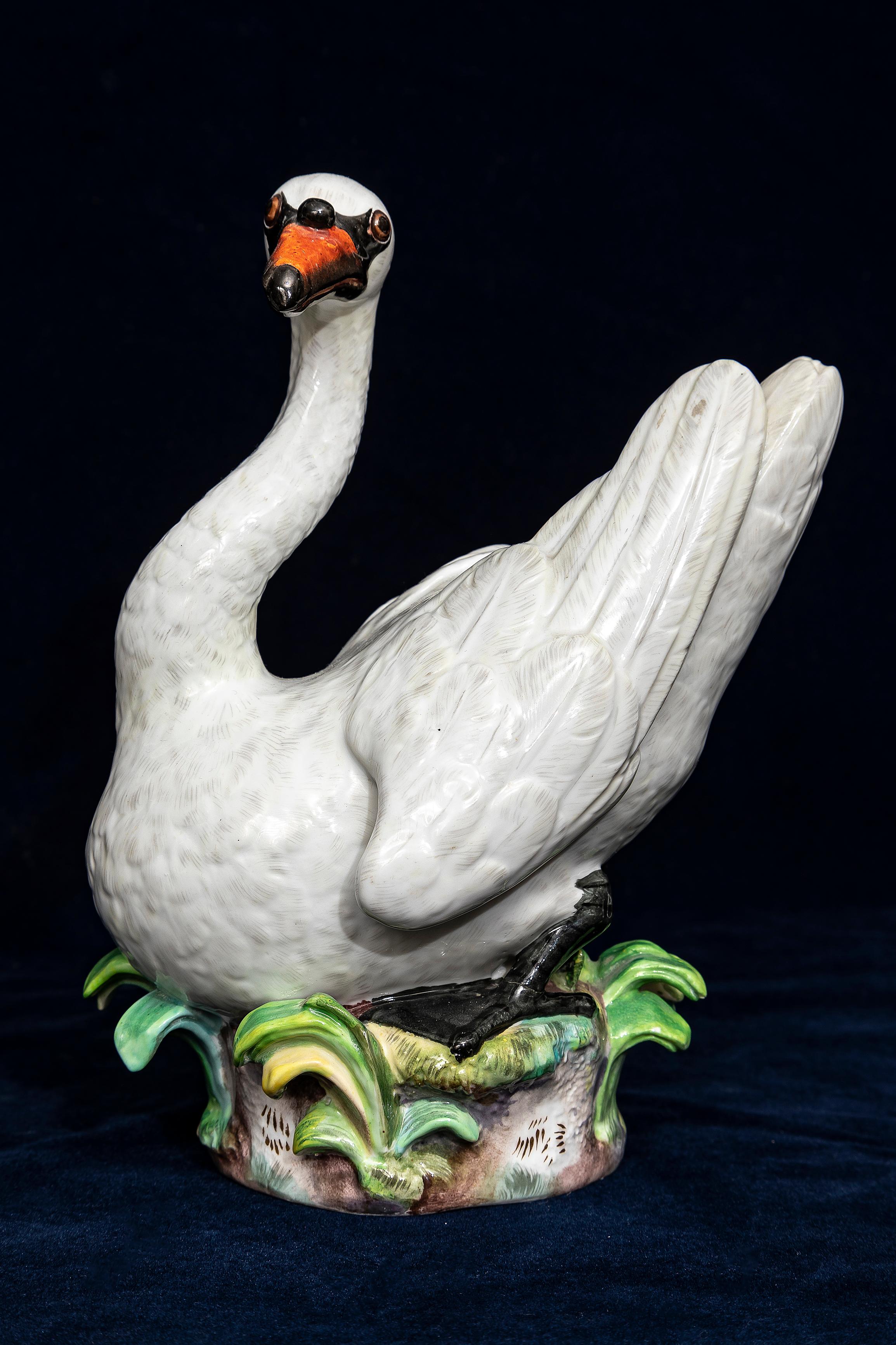 Paire de modèles de cygnes en porcelaine de Meissen du XIXe siècle, d'après J. J. Kandler Bon état - En vente à New York, NY