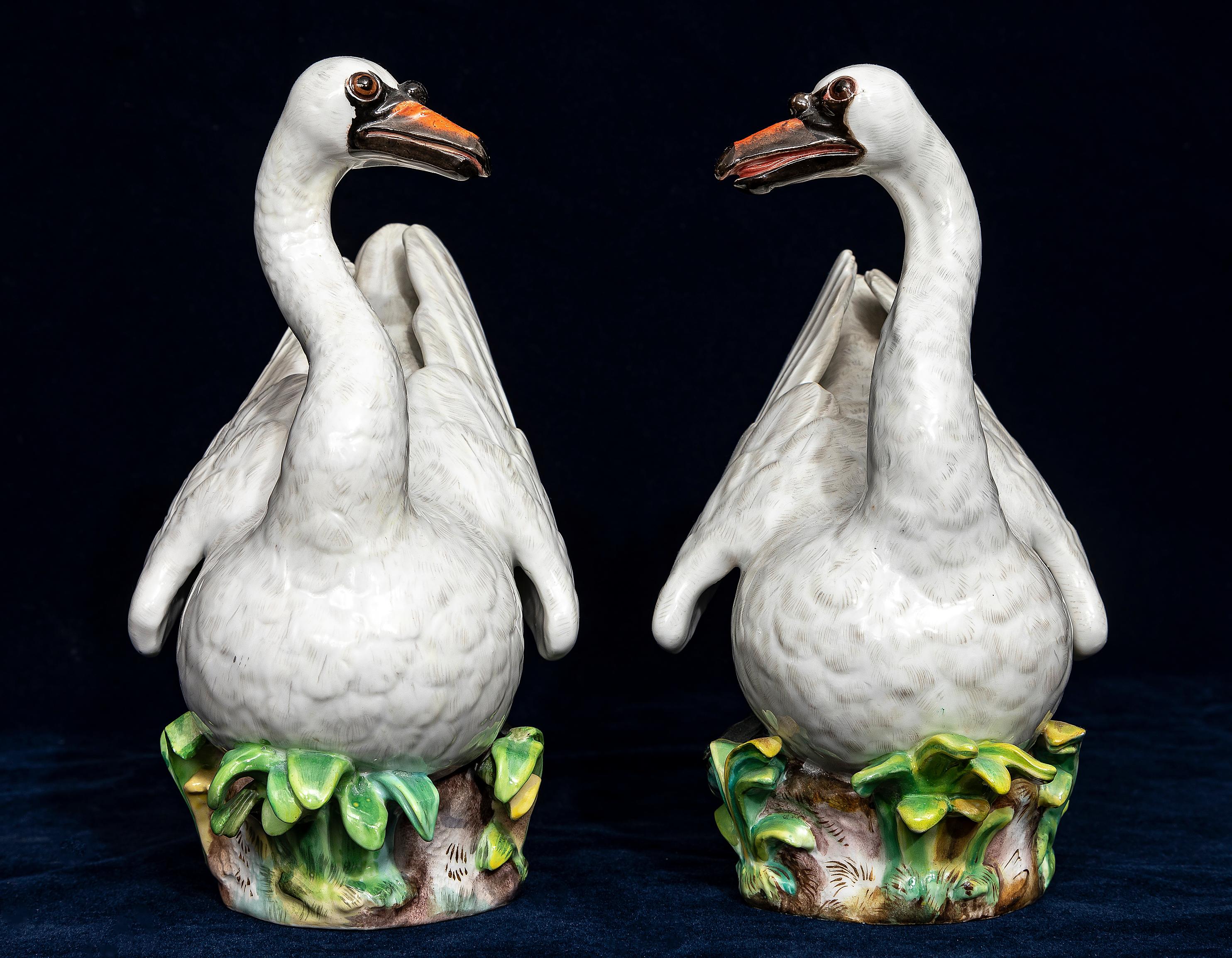 Paire de modèles de cygnes en porcelaine de Meissen du XIXe siècle, d'après J. J. Kandler en vente 1