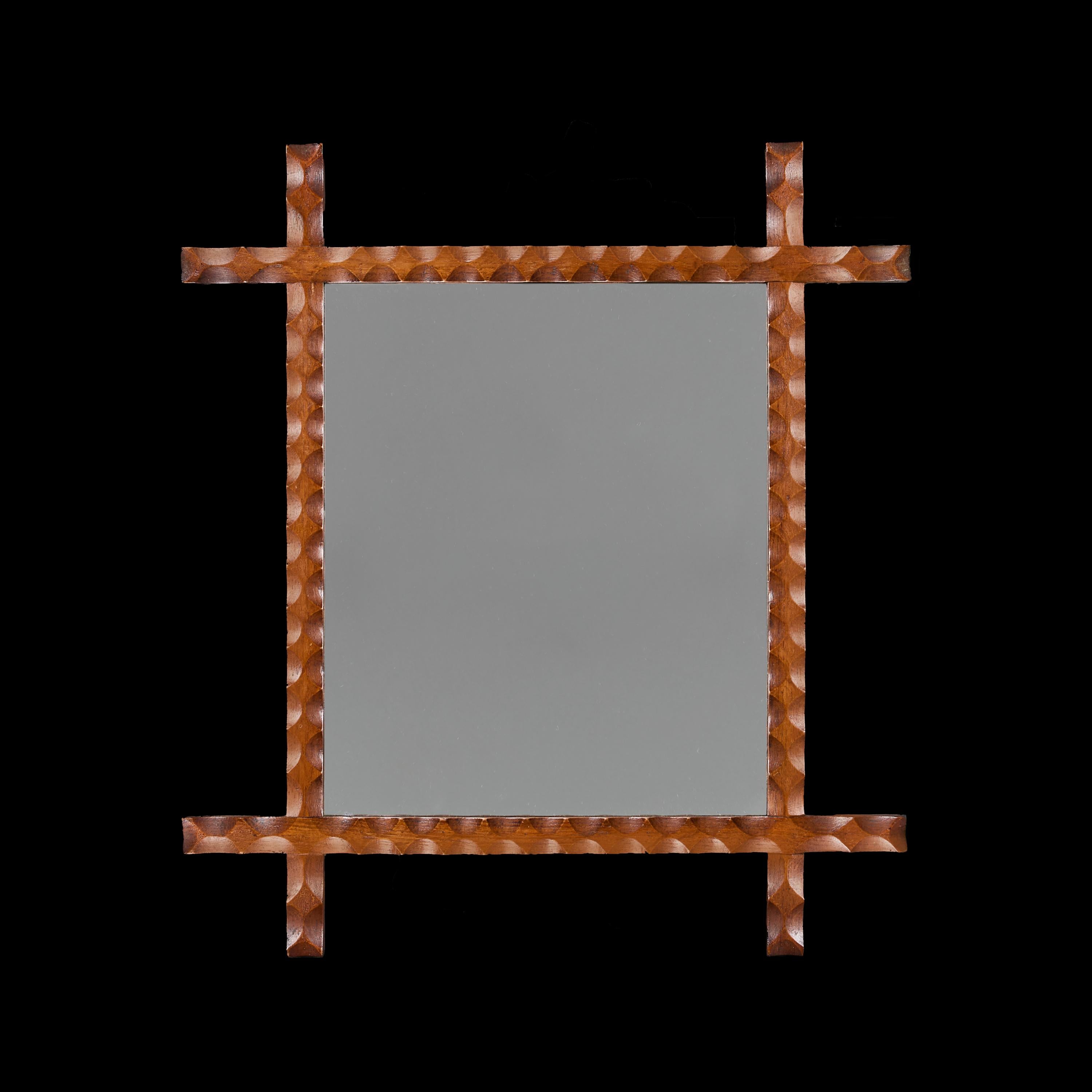 France, vers 1880

Paire de miroirs rectangulaires en chêne de la fin du XIXe siècle, avec des sculptures naturalistes sur les cadres et des plaques de miroir légèrement rongées par la rouille. 

Hauteur 56,50 cm

Largeur 51.00cm