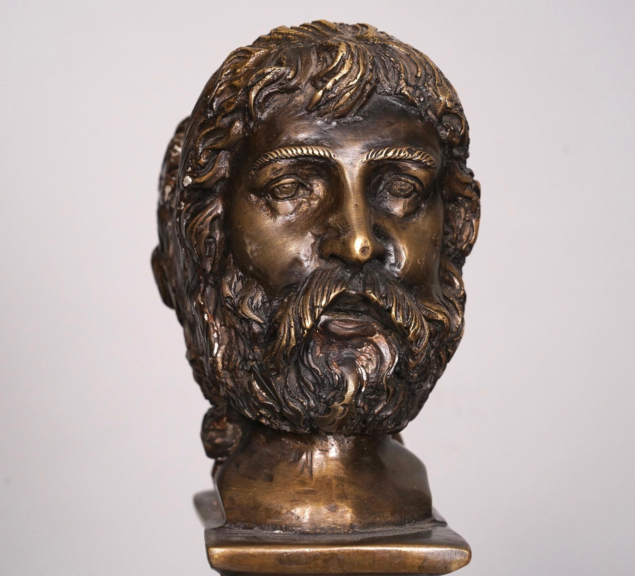 Italiano Coppia di urne in bronzo patinato in stile neoclassico del XIX secolo in vendita