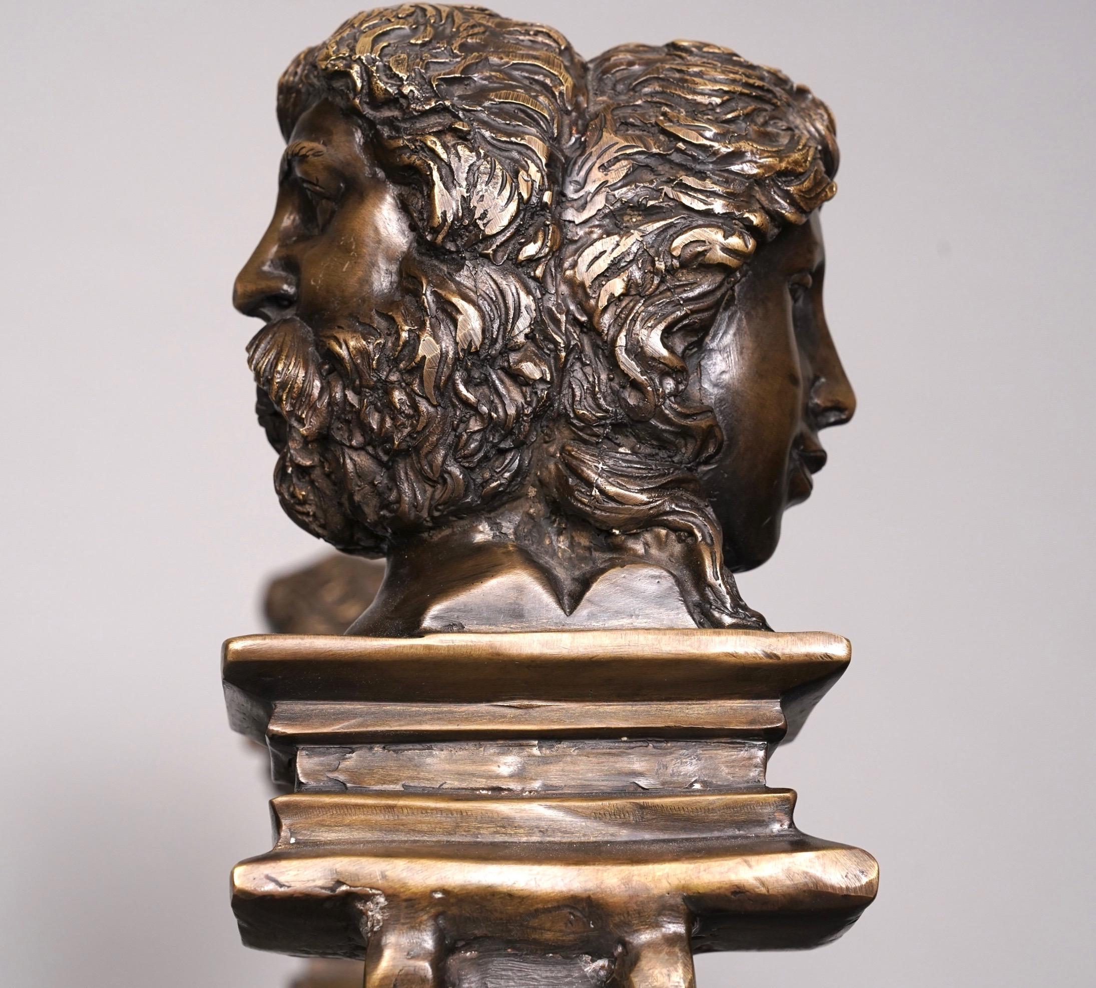 Intagliato a mano Coppia di urne in bronzo patinato in stile neoclassico del XIX secolo in vendita
