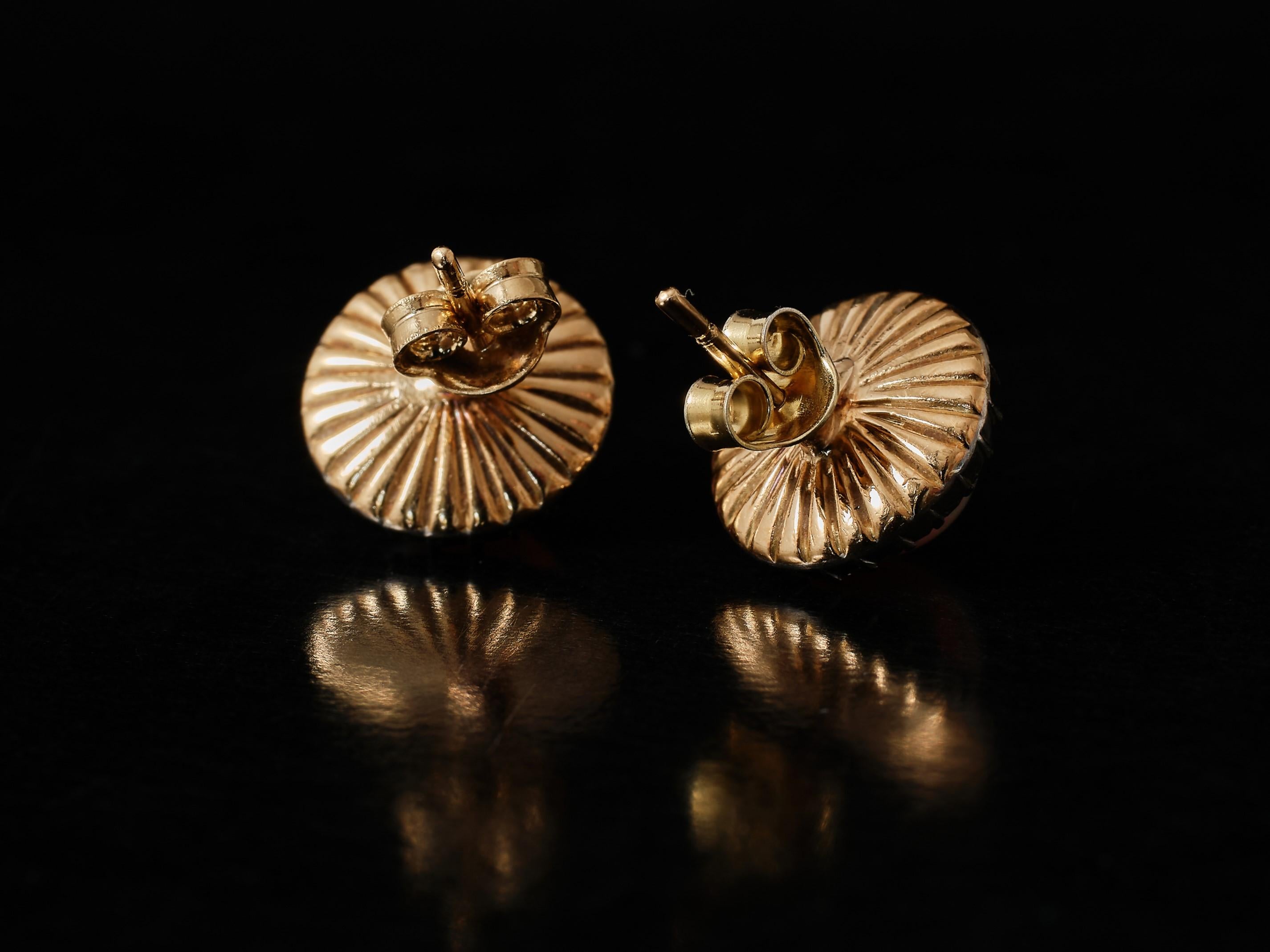 Ein Paar Opal- und Diamant-Cluster-Ohrringe aus dem 19. Jahrhundert. Silber über Gold. (Cabochon) im Angebot