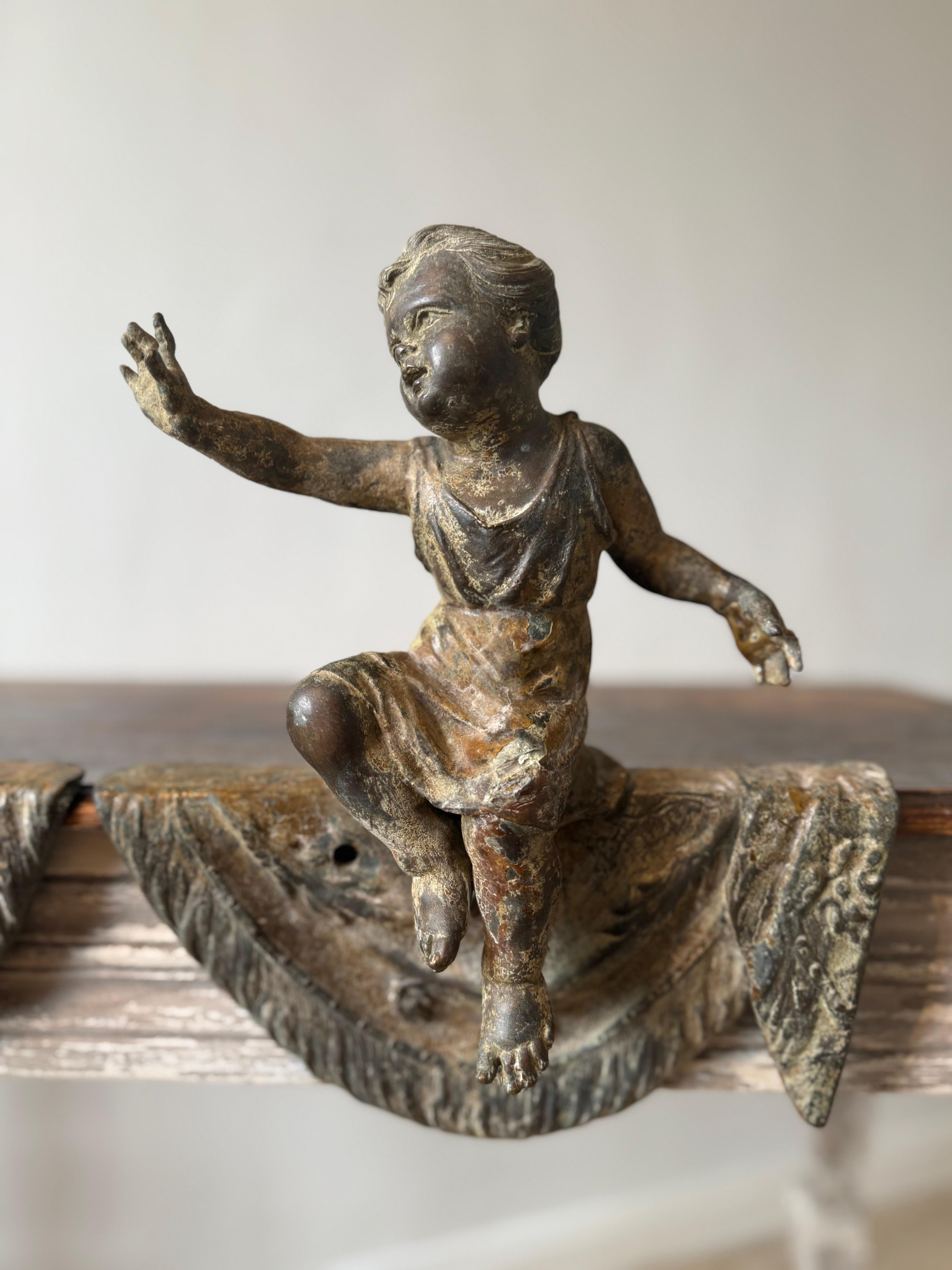 Paire de putti français patinés du 19ème siècle en vente 3
