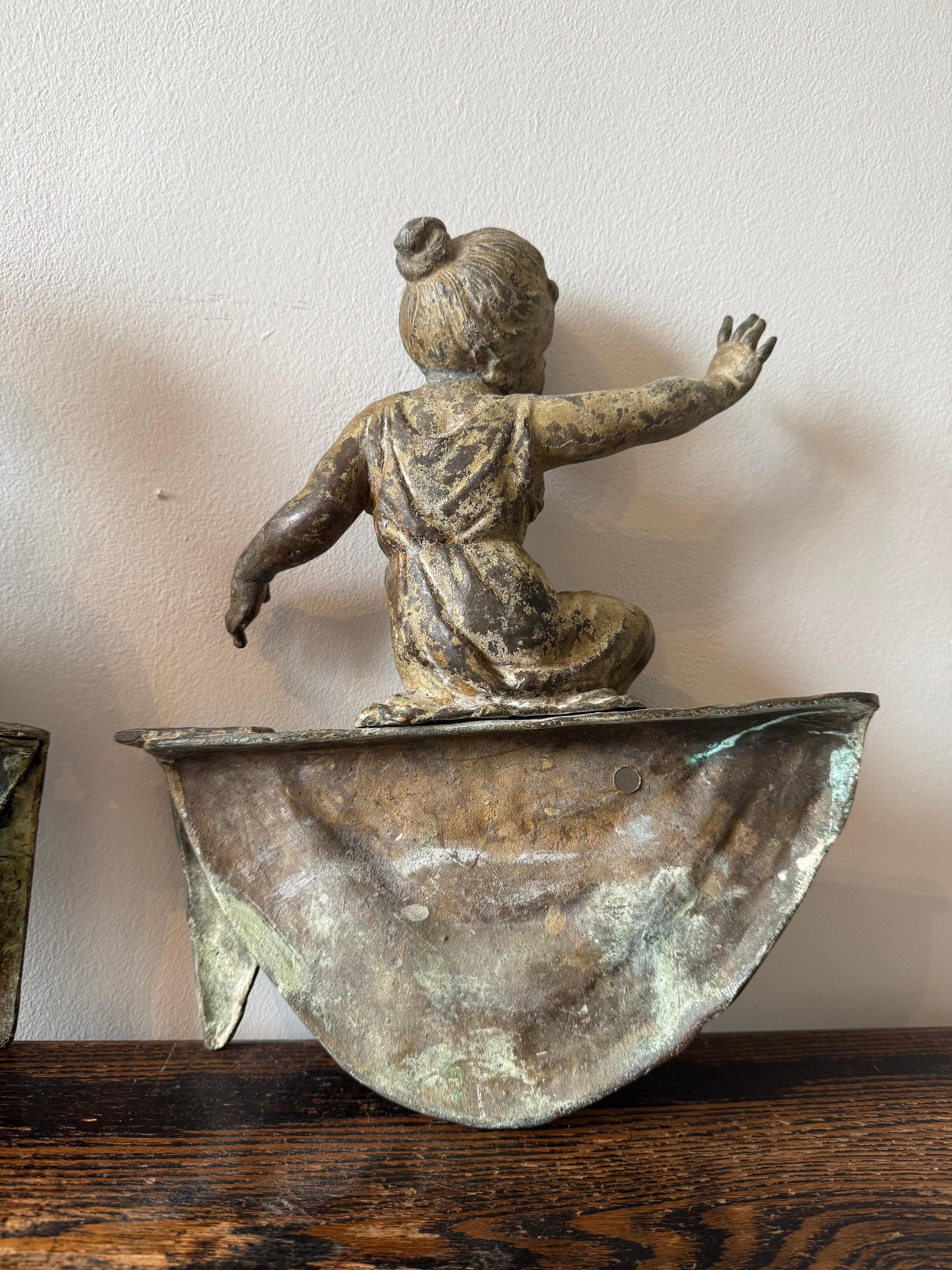 Paire de putti français patinés du 19ème siècle en vente 4