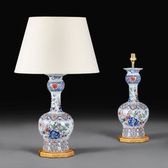 Ein Paar polychrome Delft-Keramikvasen des 19. Jahrhunderts als Lampen