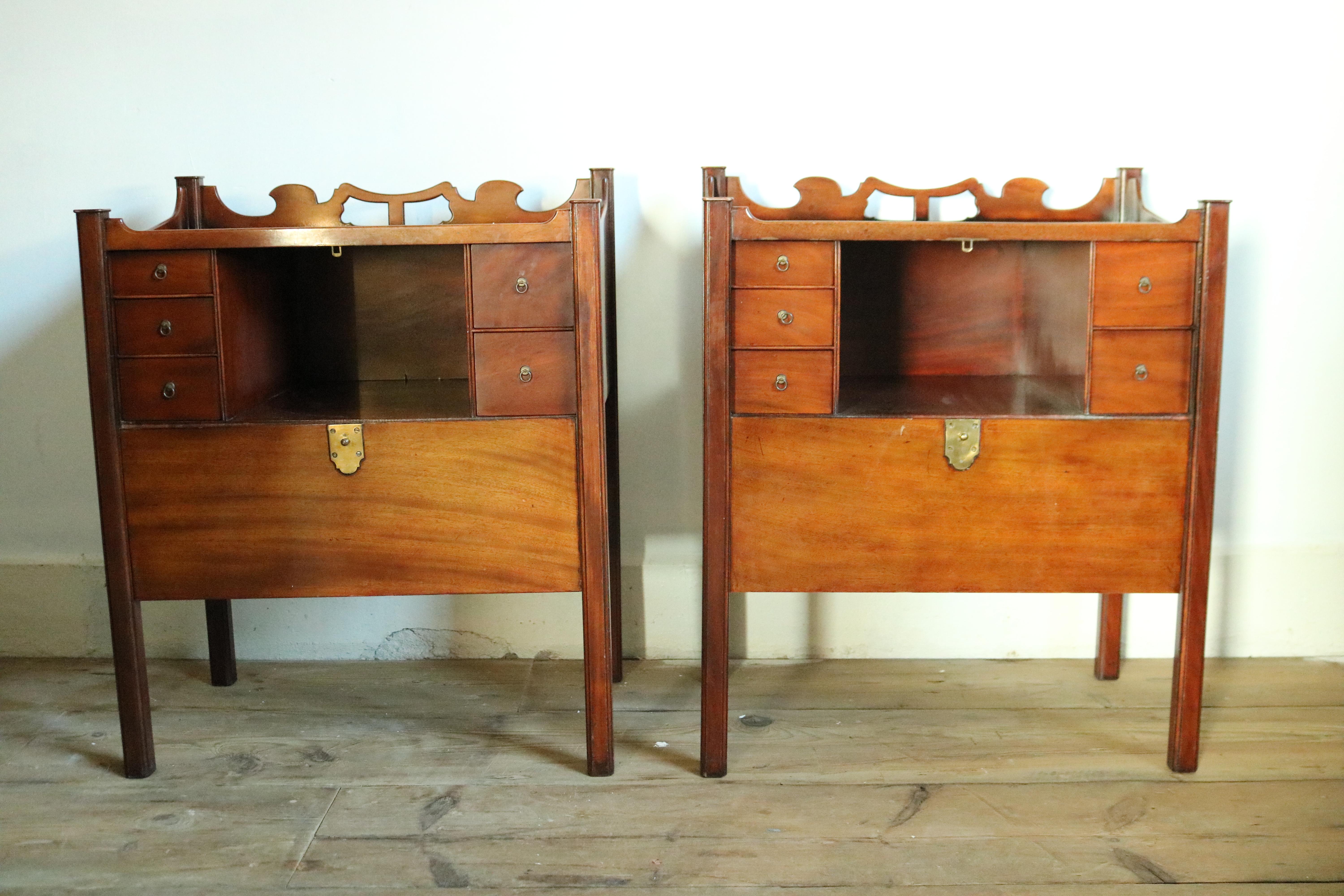 English Pair of 19th Century Pot-Cupboards /Bedside Tables