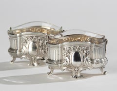 Coppia di saliere in argento del XIX secolo con rivestimento in cristallo con il marchio Delheid