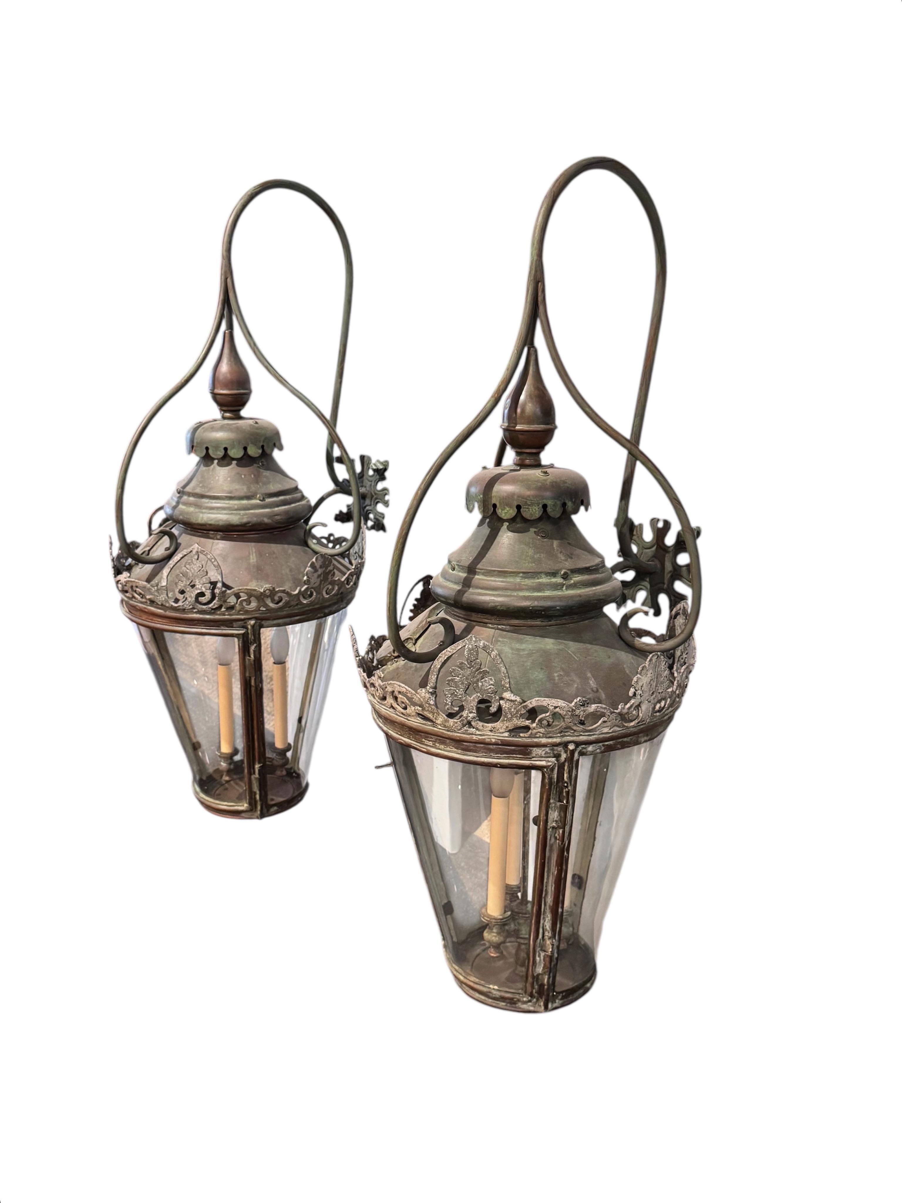 A pair of 19th Century Street lanterns Bon état - En vente à Huntington, NY