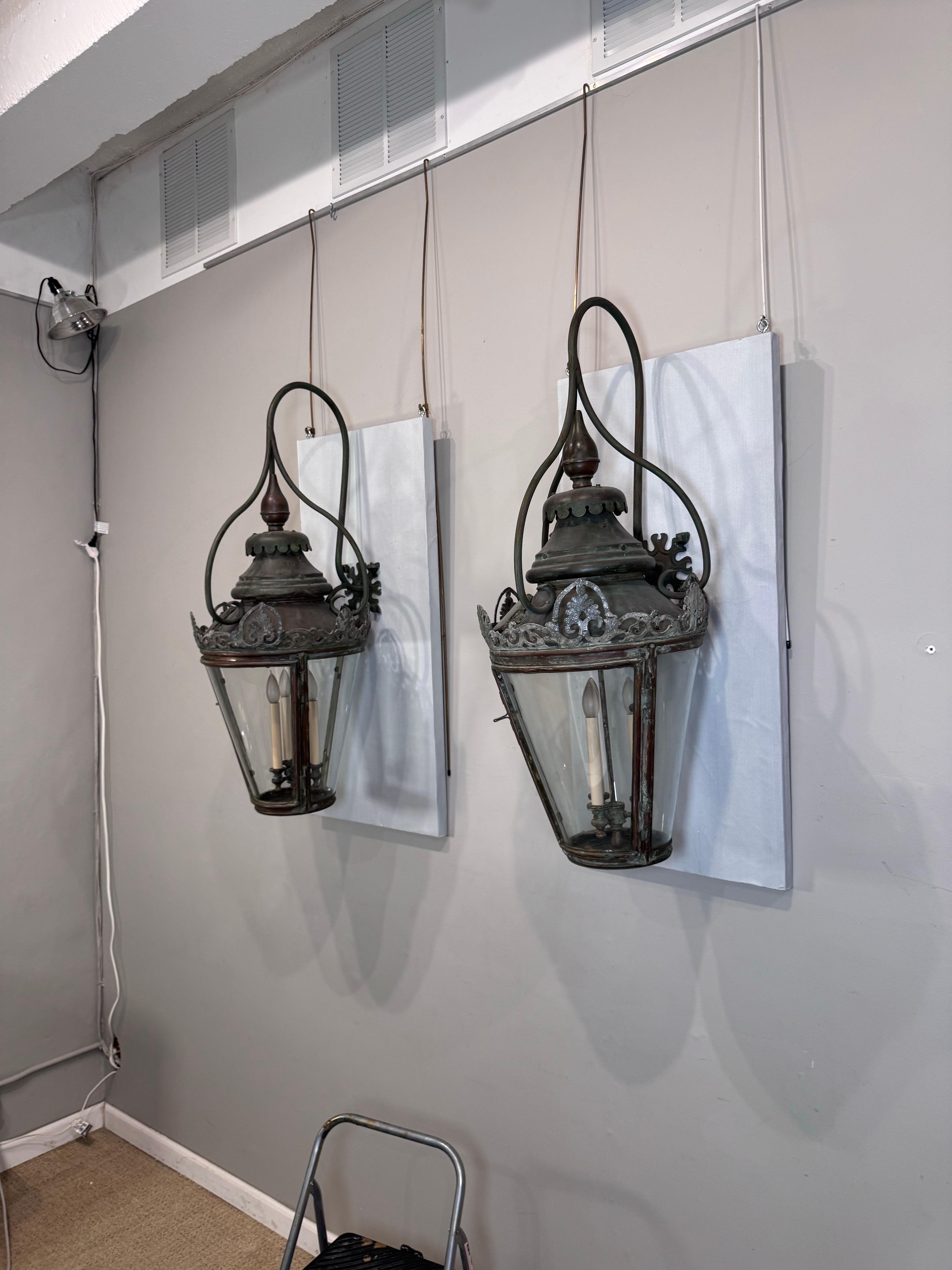 A pair of 19th Century Street lanterns en vente 1