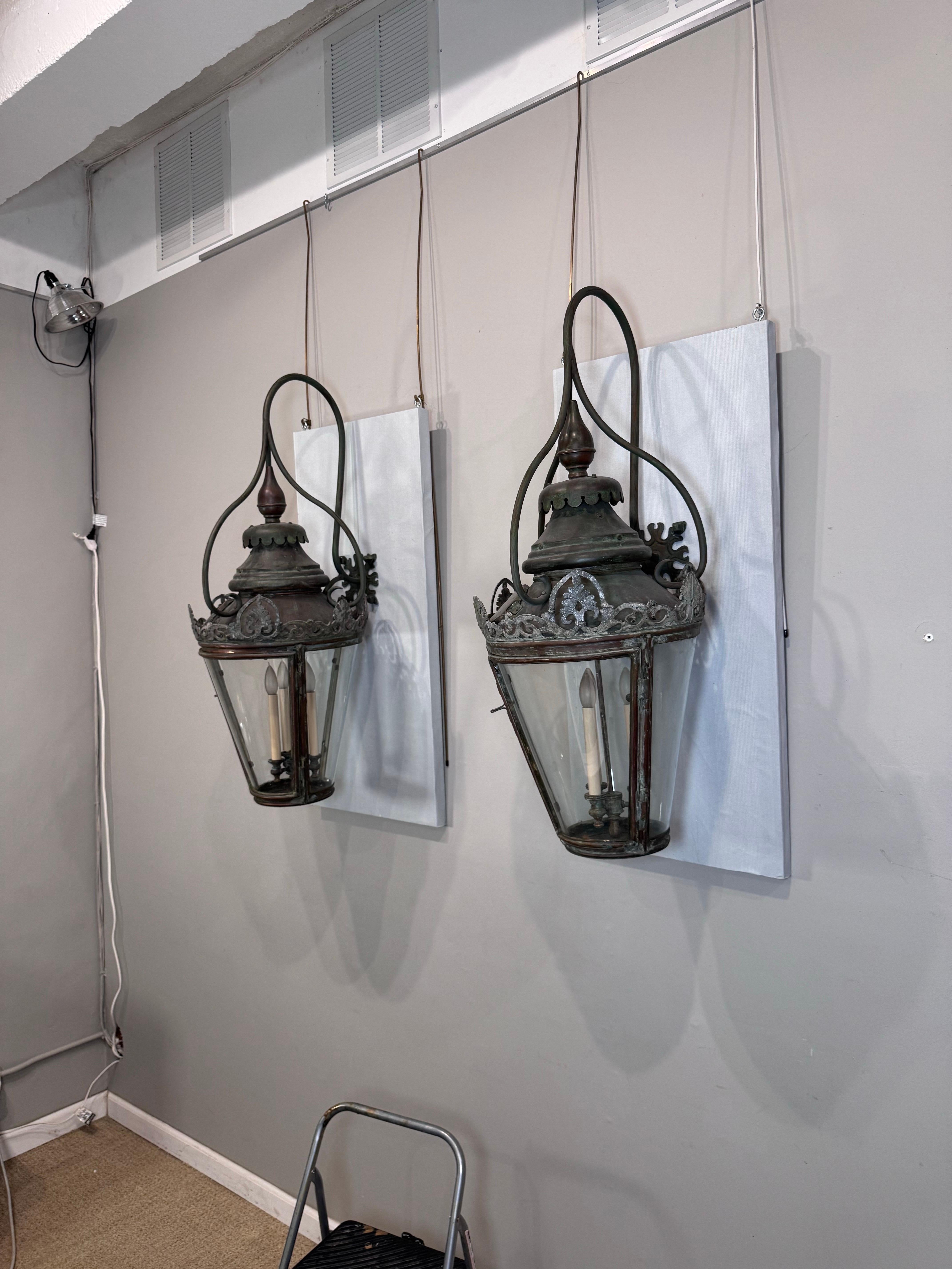 A pair of 19th Century Street lanterns en vente 4