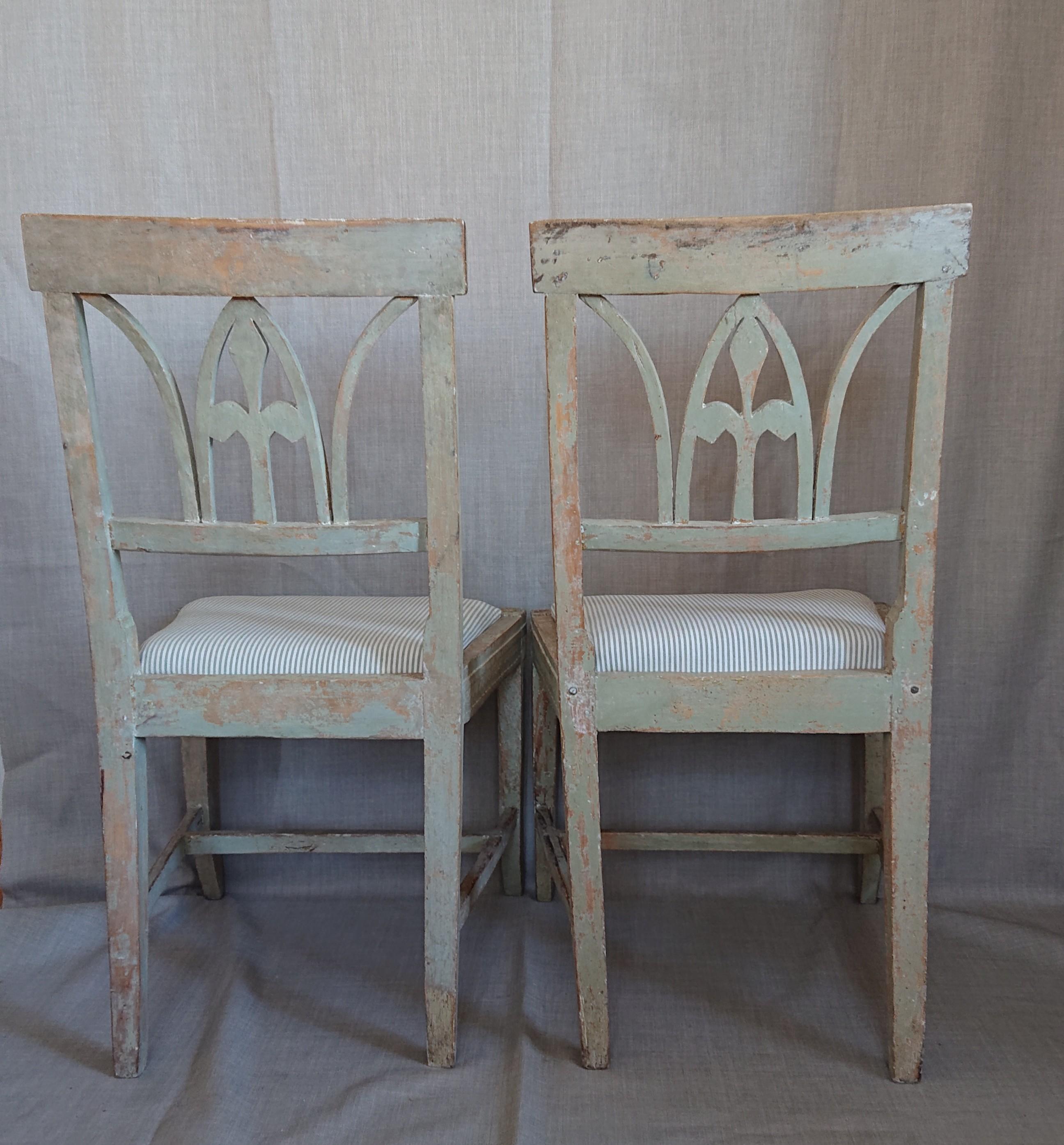 Schwedische Gustavianische Stühle des 19. Jahrhunderts mit Originallackierung, Paar im Angebot 7