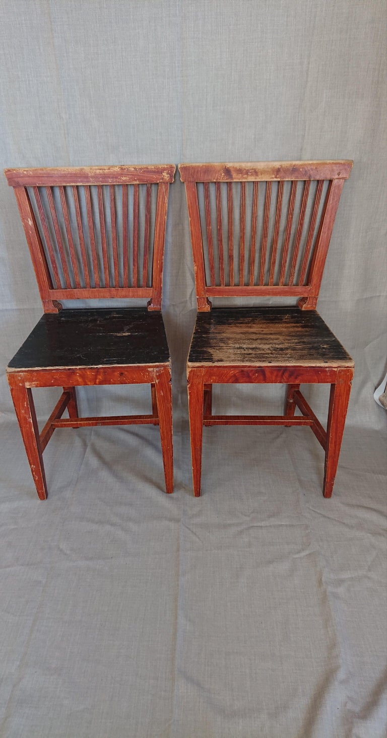 Hand-Carved Pair of 19th Century Swedish Gustavian Chairs with Untouched Originalpaint For Sale