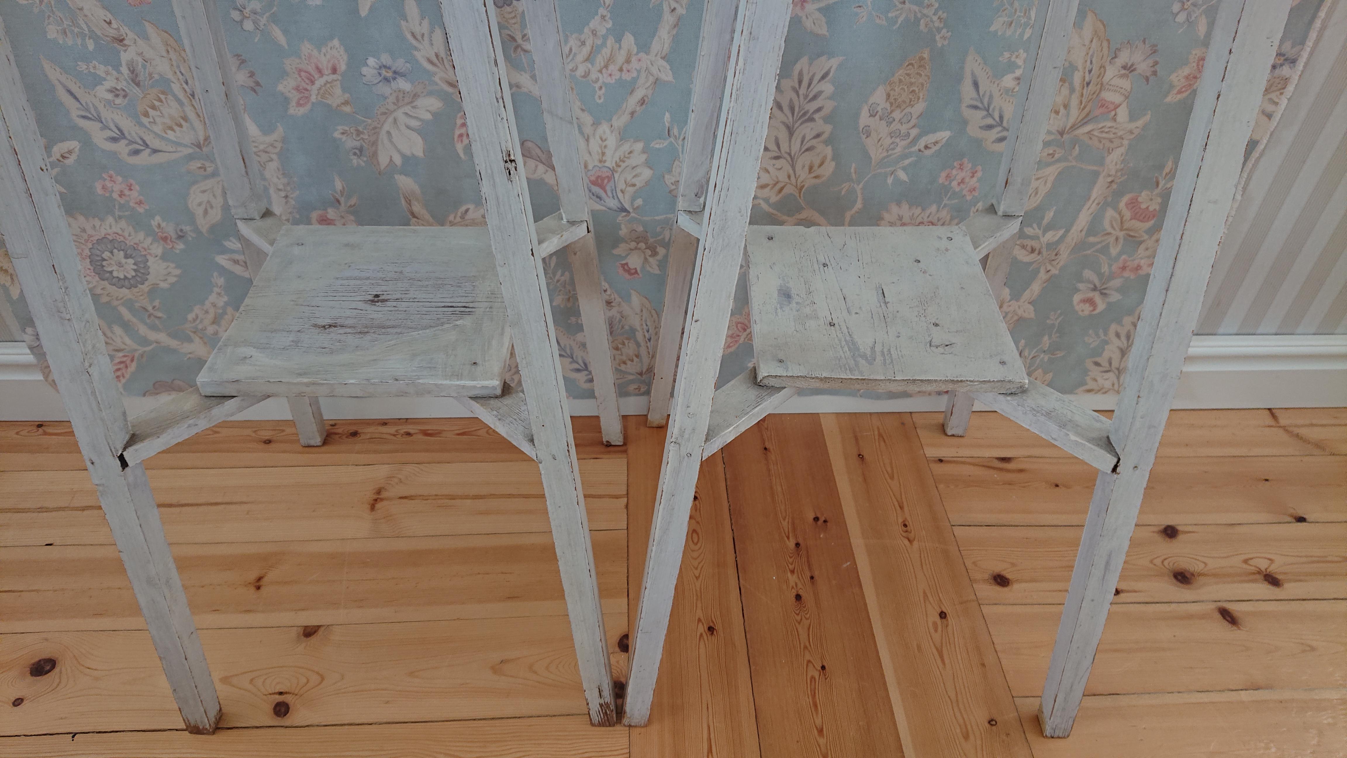 Pair of 19th Century Swedish Original Painted Pedestals In Good Condition For Sale In Boden, SE