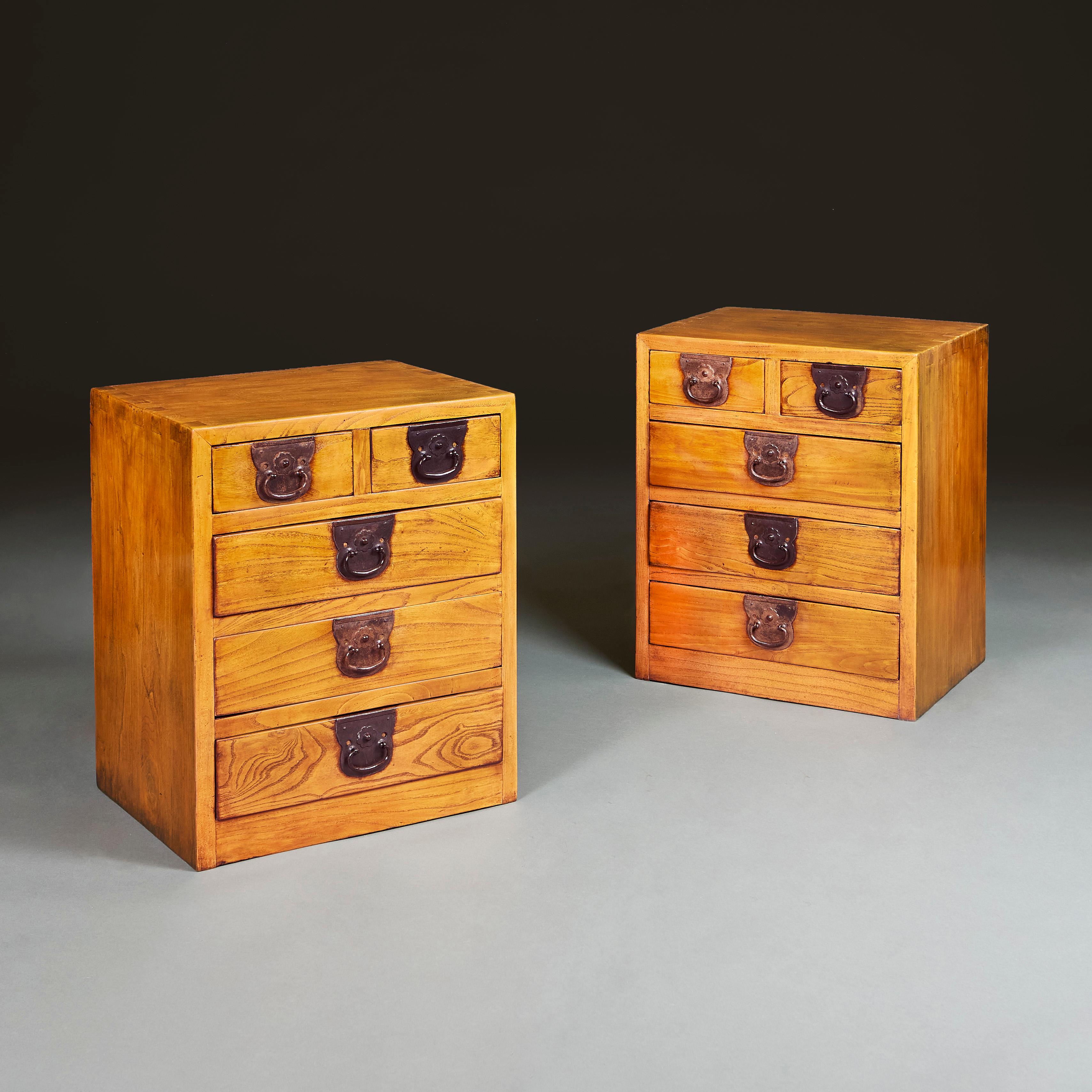 Japan, circa 1860

A pair of late nineteenth century Tansu elm bedside cabinets with three lowers draws and two short draws and beaten metal styled loop handles.

Height 54.00cm
Width 45.00cm
Depth 34.50cm.