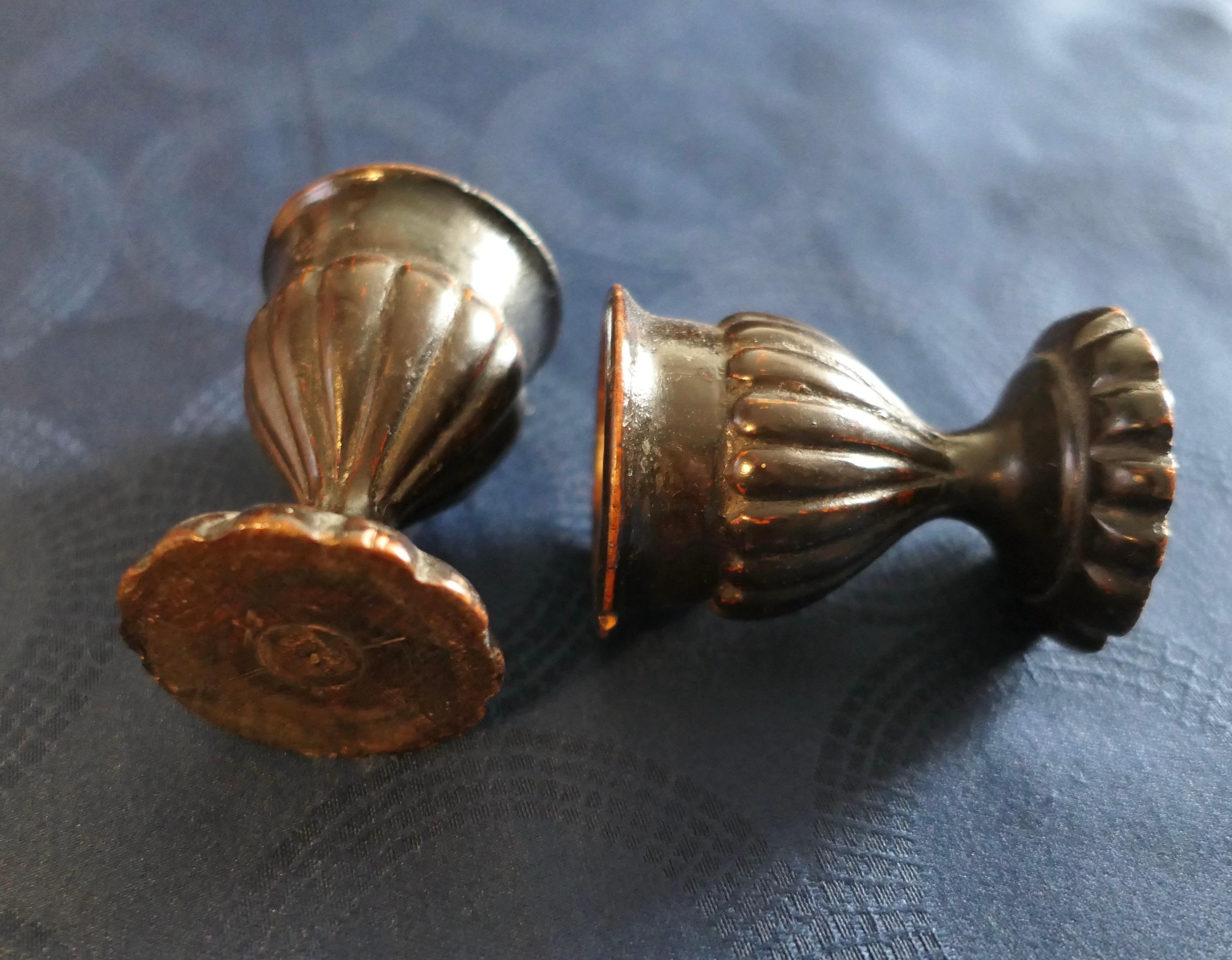 A Pair of 19th Century Treenwear Gothic Oak Eggcups    In Good Condition For Sale In Chillerton, Isle of Wight