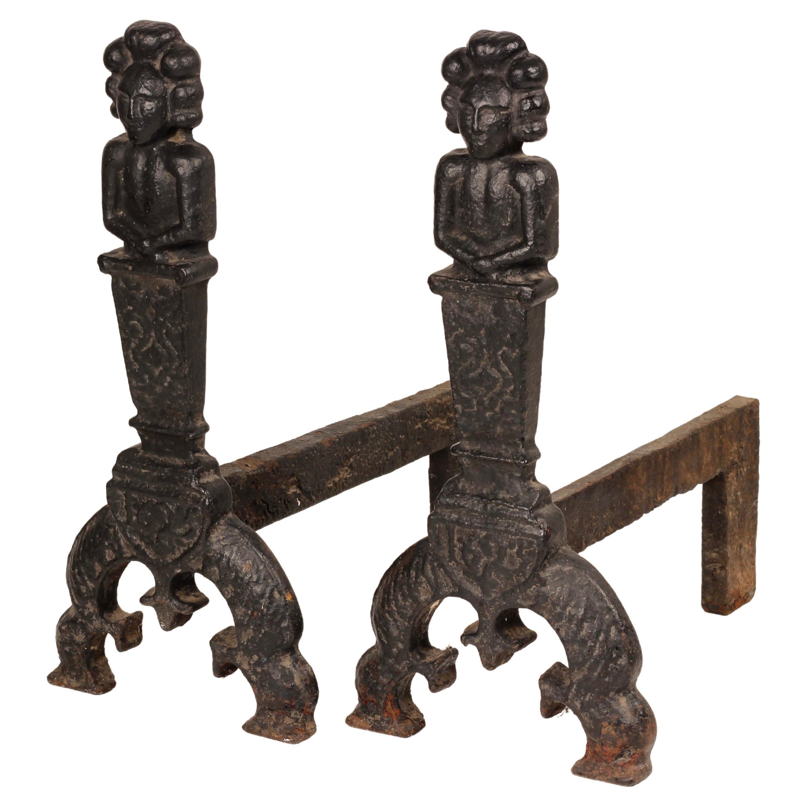 Paire de chiens de feu ou chenets gothiques en fer de l'époque victorienne du 19e siècle