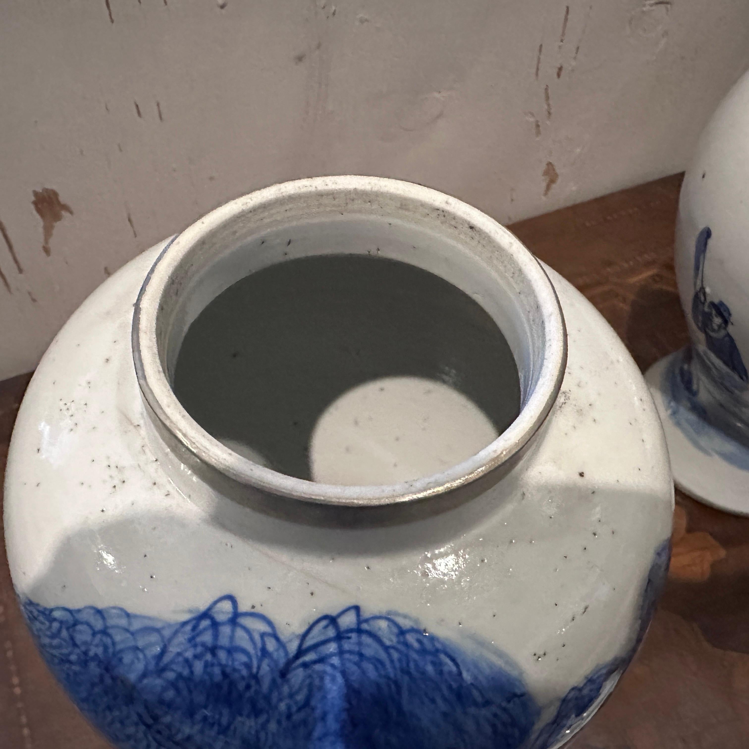 Chinese Export Pair of 19th Century White and Blue Porcelain Chinese Ginger Jars
