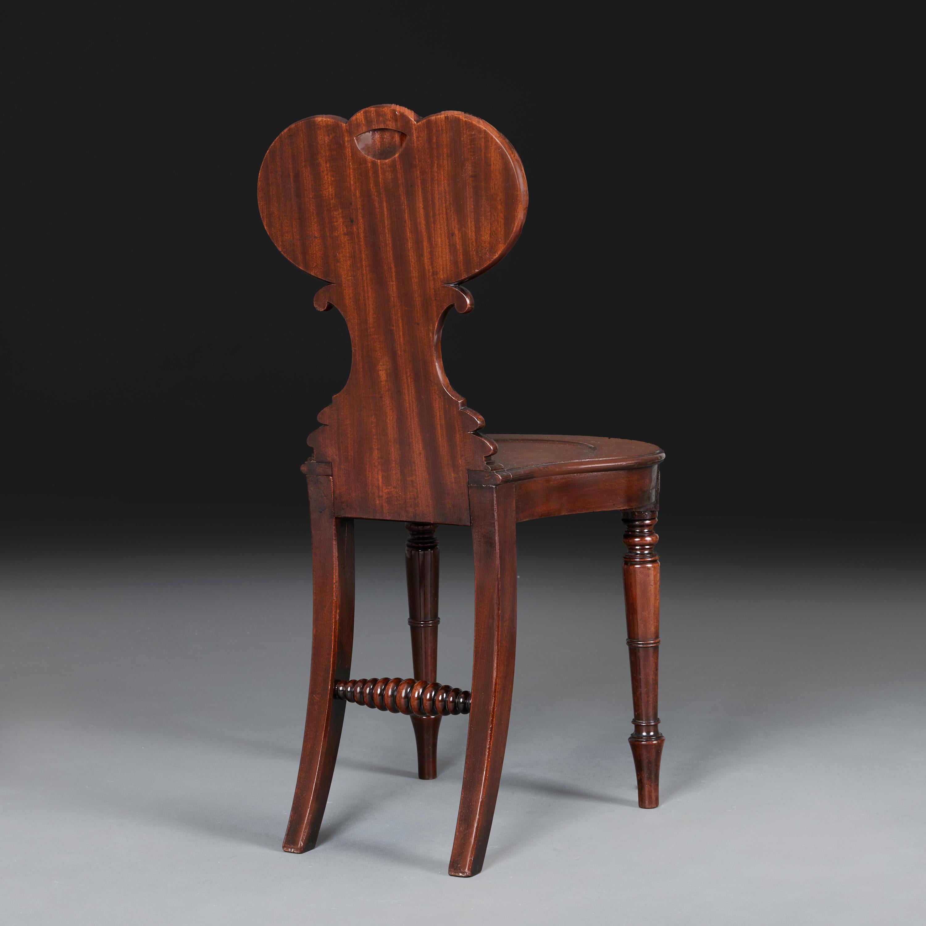 Una coppia di sedie da sala William Shields del XIX secolo In condizioni buone in vendita a London, GB