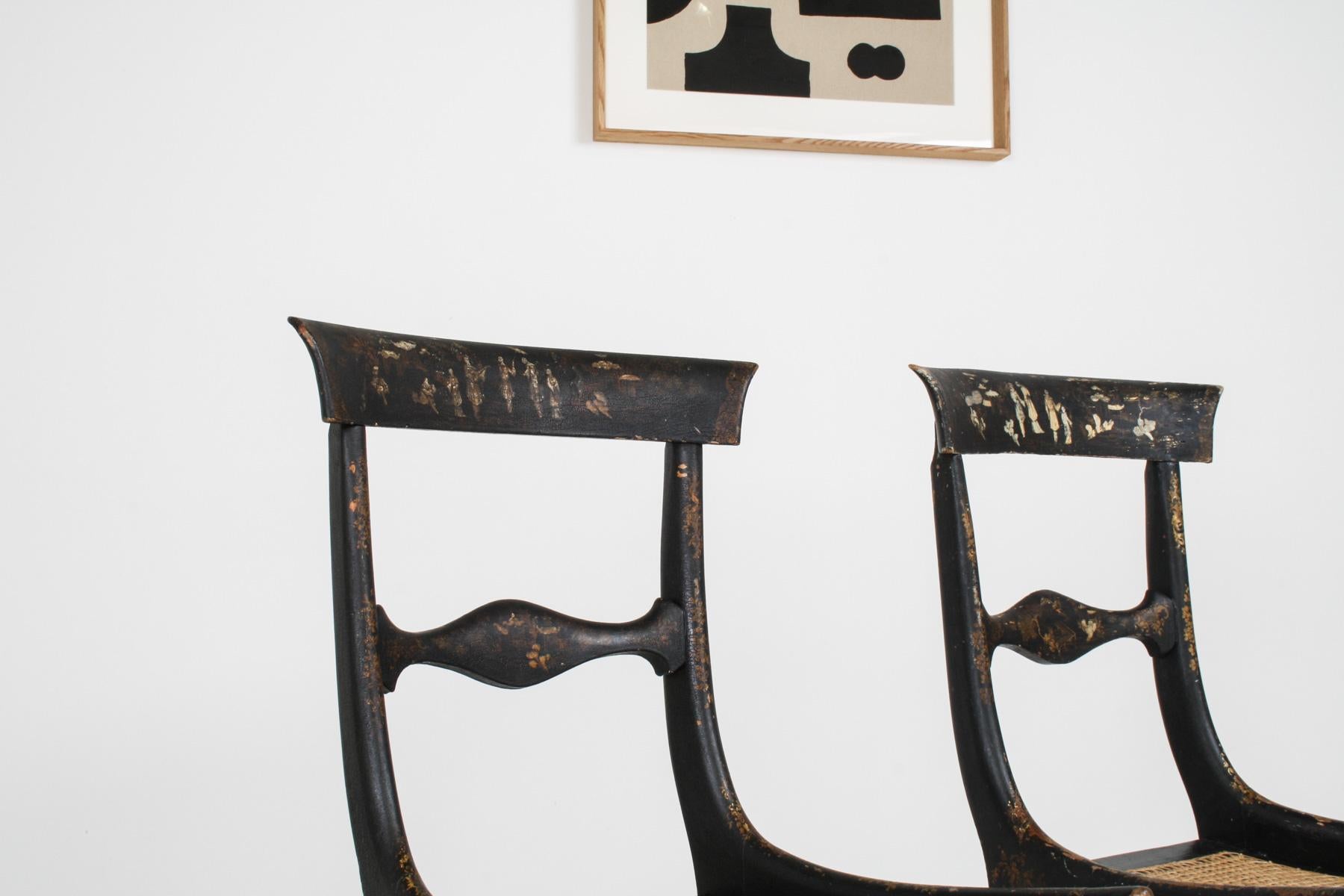 Coppia di sedie da salotto antiche Chinoiserie ebanizzate del XIX secolo con sedili a canna in vendita 9