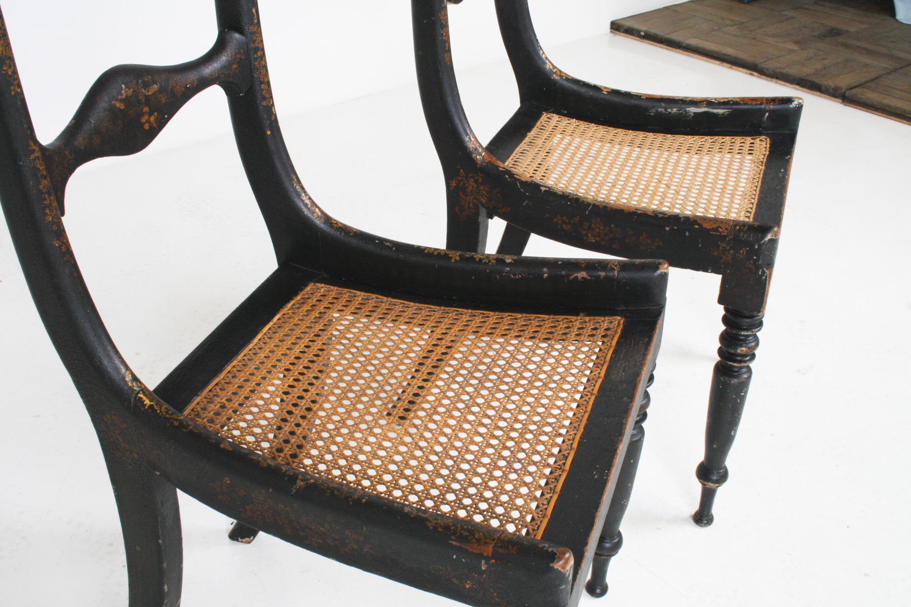 Coppia di sedie da salotto antiche Chinoiserie ebanizzate del XIX secolo con sedili a canna in vendita 13