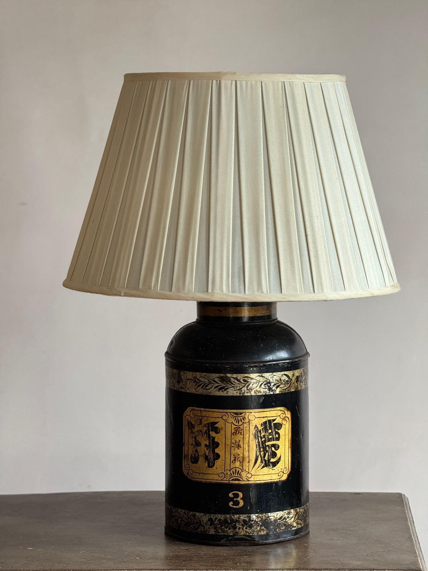Étain A pair of 19thC tea canister lamps en vente