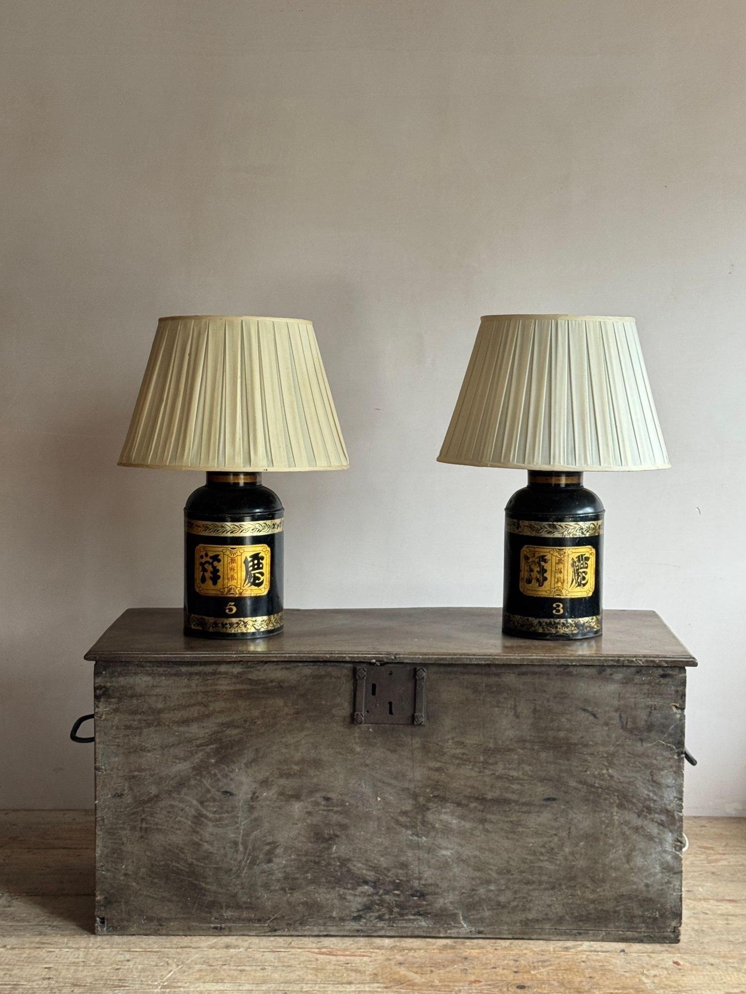 A pair of 19thC tea canister lamps en vente 2