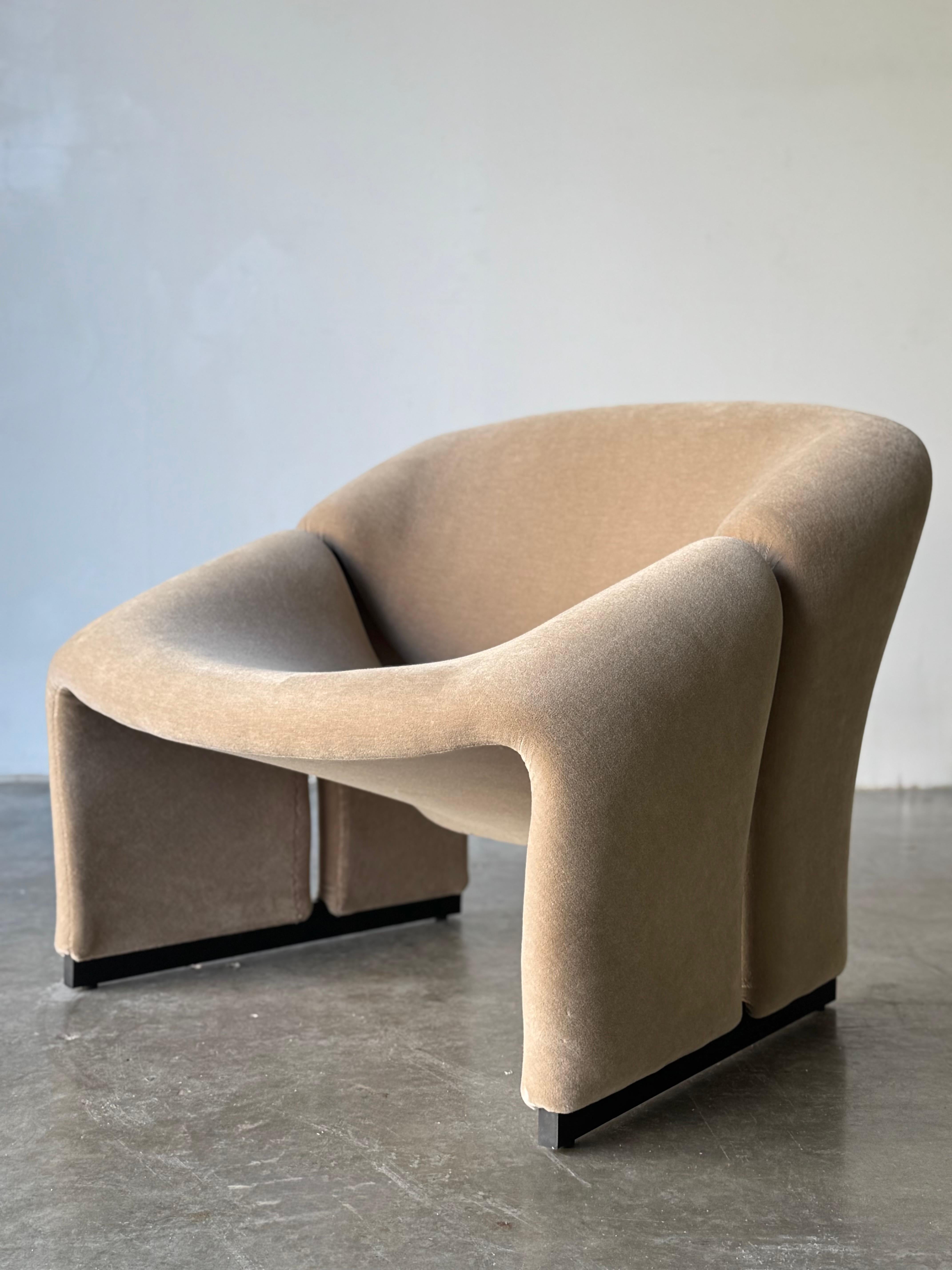 A Pair of 1st Edition Pierre Paulin F580 Groovy Armchairs in Knoll Mohair 1
