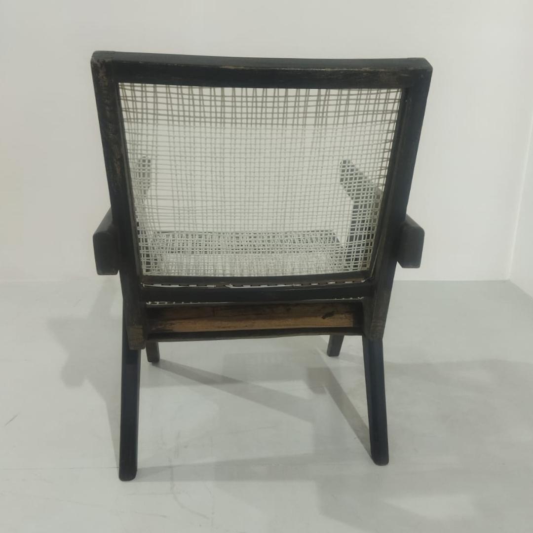 Indien Paire de 2 fauteuils noirs authentiques Pierre Jeanneret PJ-SI-29-A, Chandigarh en vente