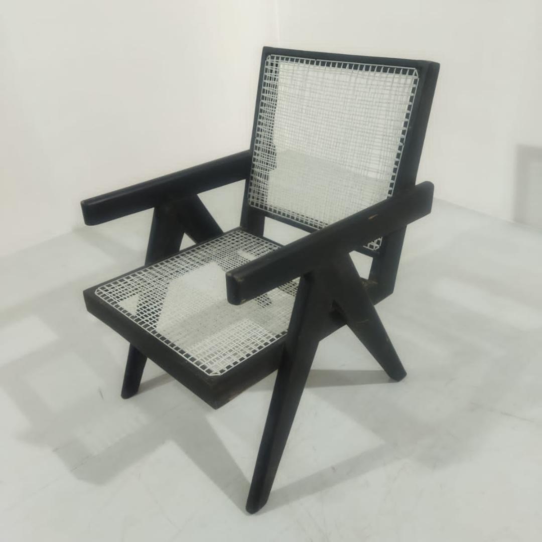Fait main Paire de 2 fauteuils noirs authentiques Pierre Jeanneret PJ-SI-29-A, Chandigarh en vente