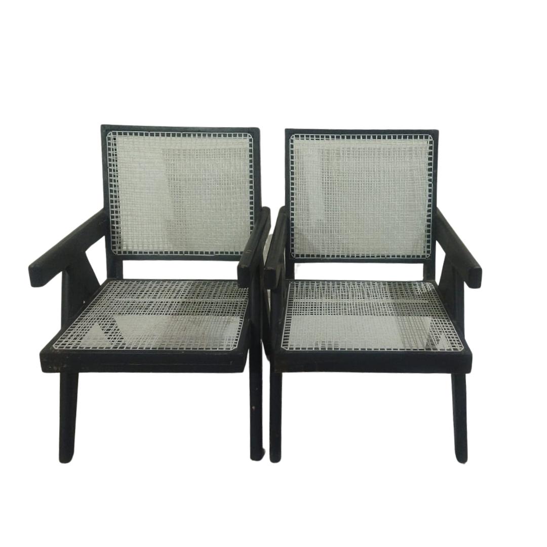Milieu du XXe siècle Paire de 2 fauteuils noirs authentiques Pierre Jeanneret PJ-SI-29-A, Chandigarh en vente