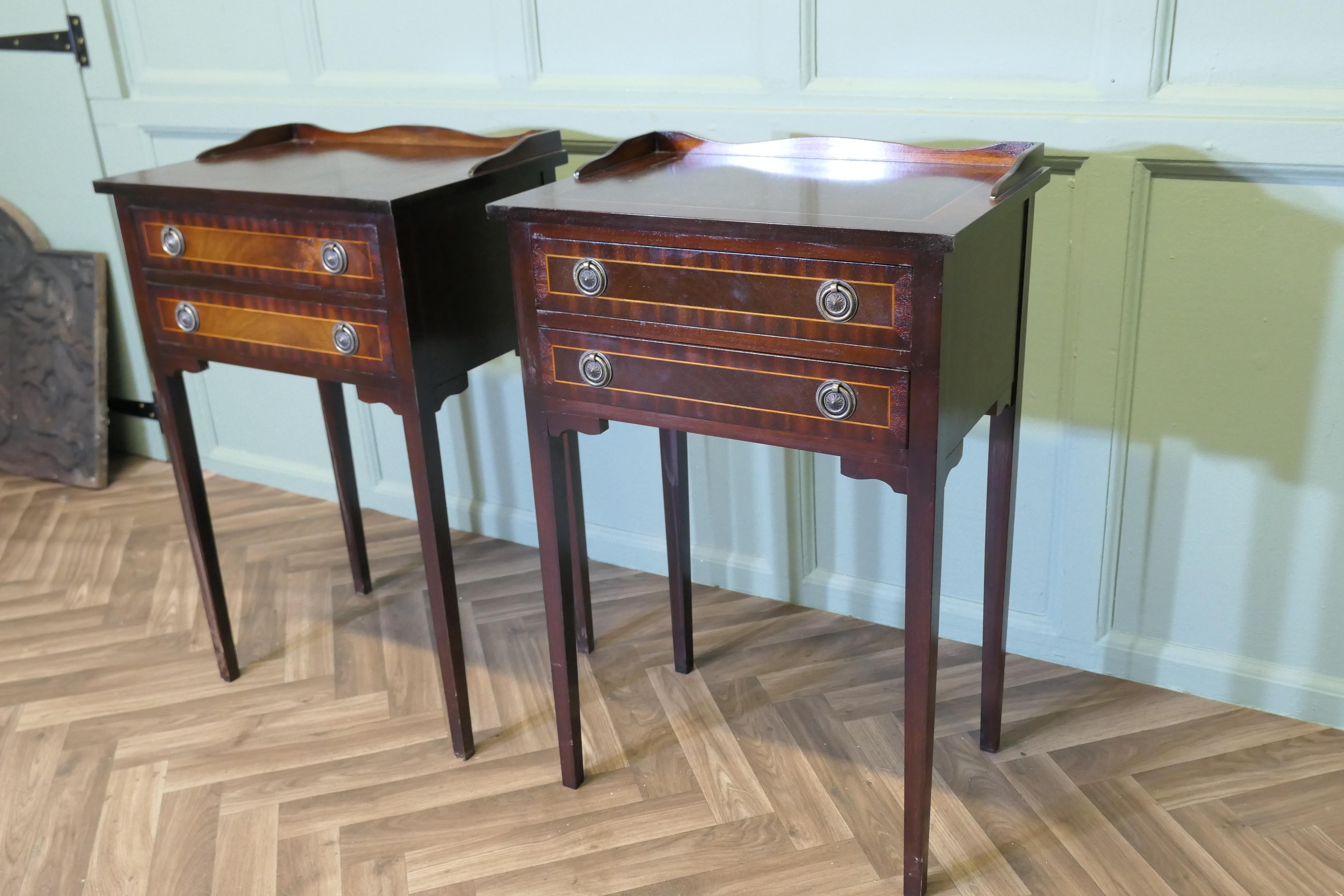 A Pair of 2 Drawer Night Tables, Bedside Cabinets (Adamstil) im Angebot