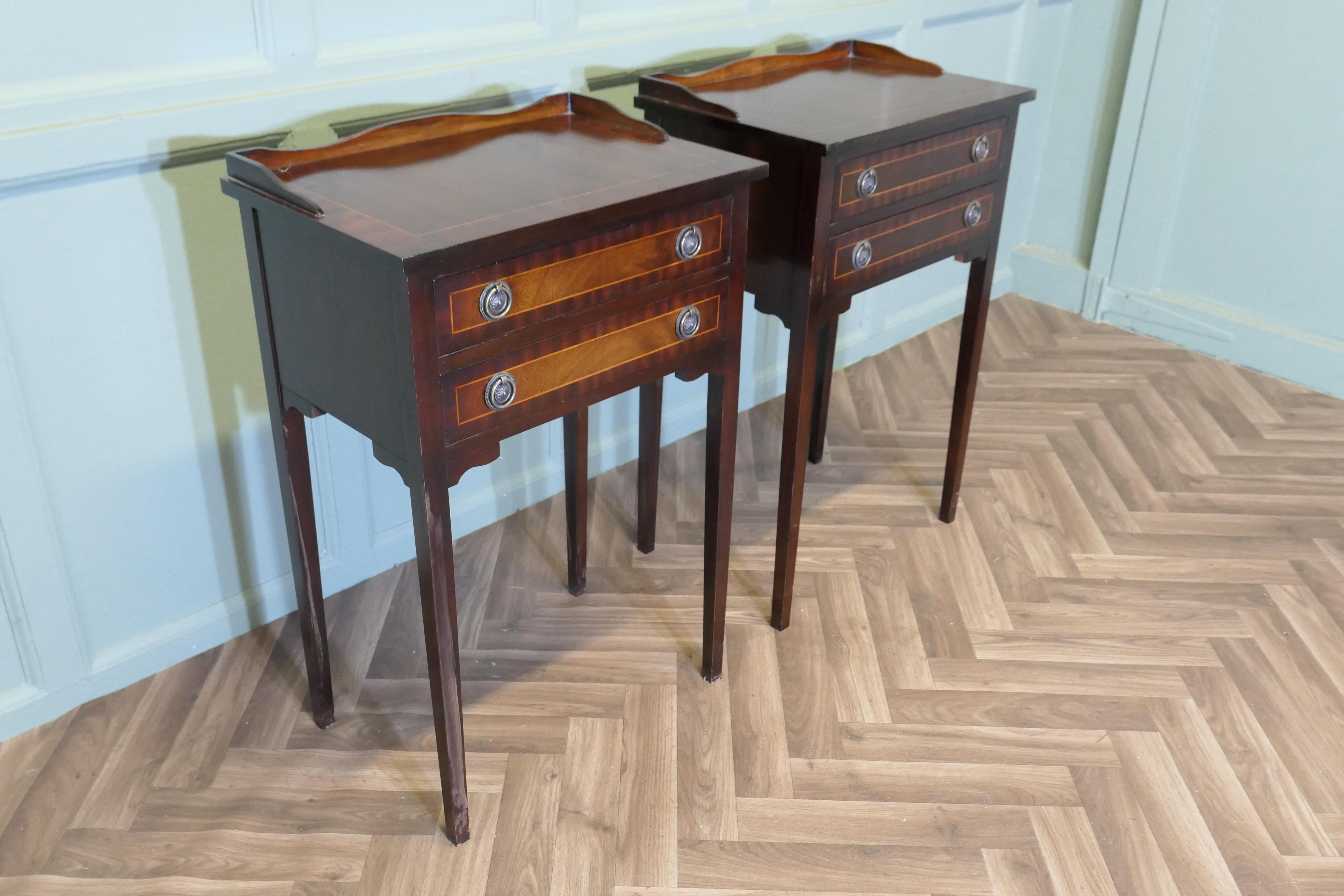 A Pair of 2 Drawer Night Tables, Bedside Cabinets im Zustand „Gut“ im Angebot in Godshill, Isle of Wight