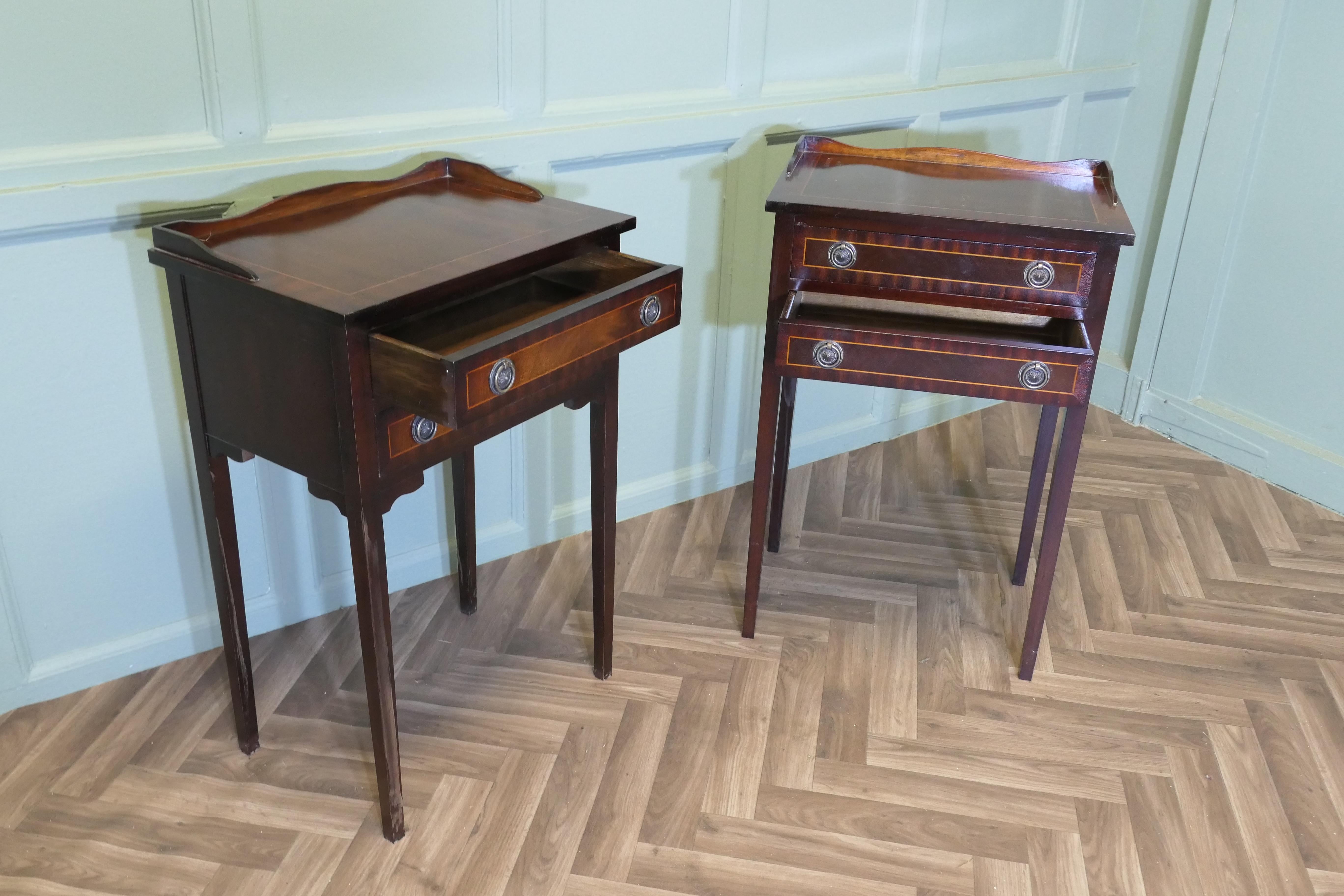 A Pair of 2 Drawer Night Tables, Bedside Cabinets (Sapelliholz) im Angebot