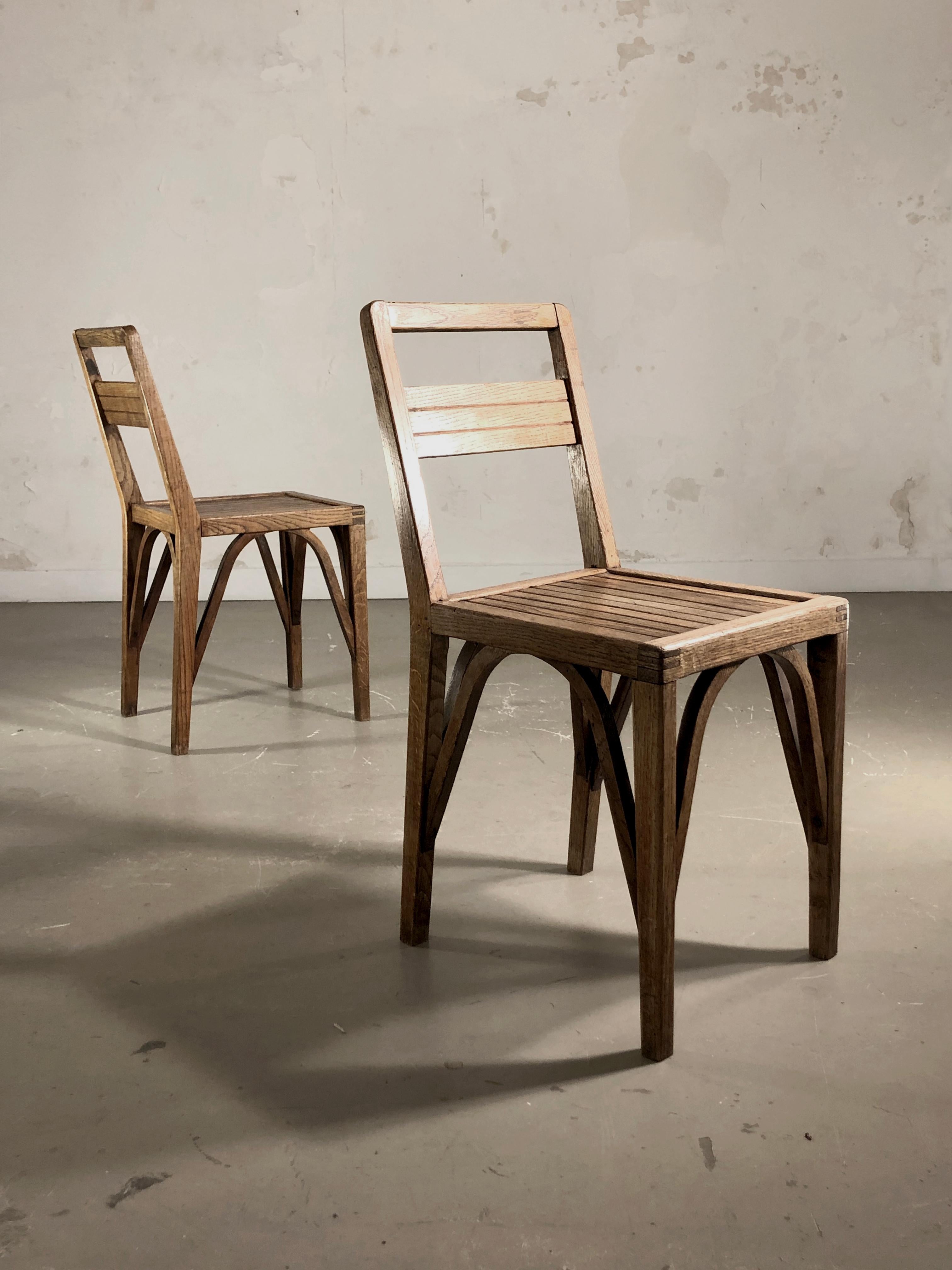 Ein Paar von 2 MID-CENTURY-MODERN Stühlen, im Stil von RENE GABRIEL, Frankreich 1950 (Holz) im Angebot