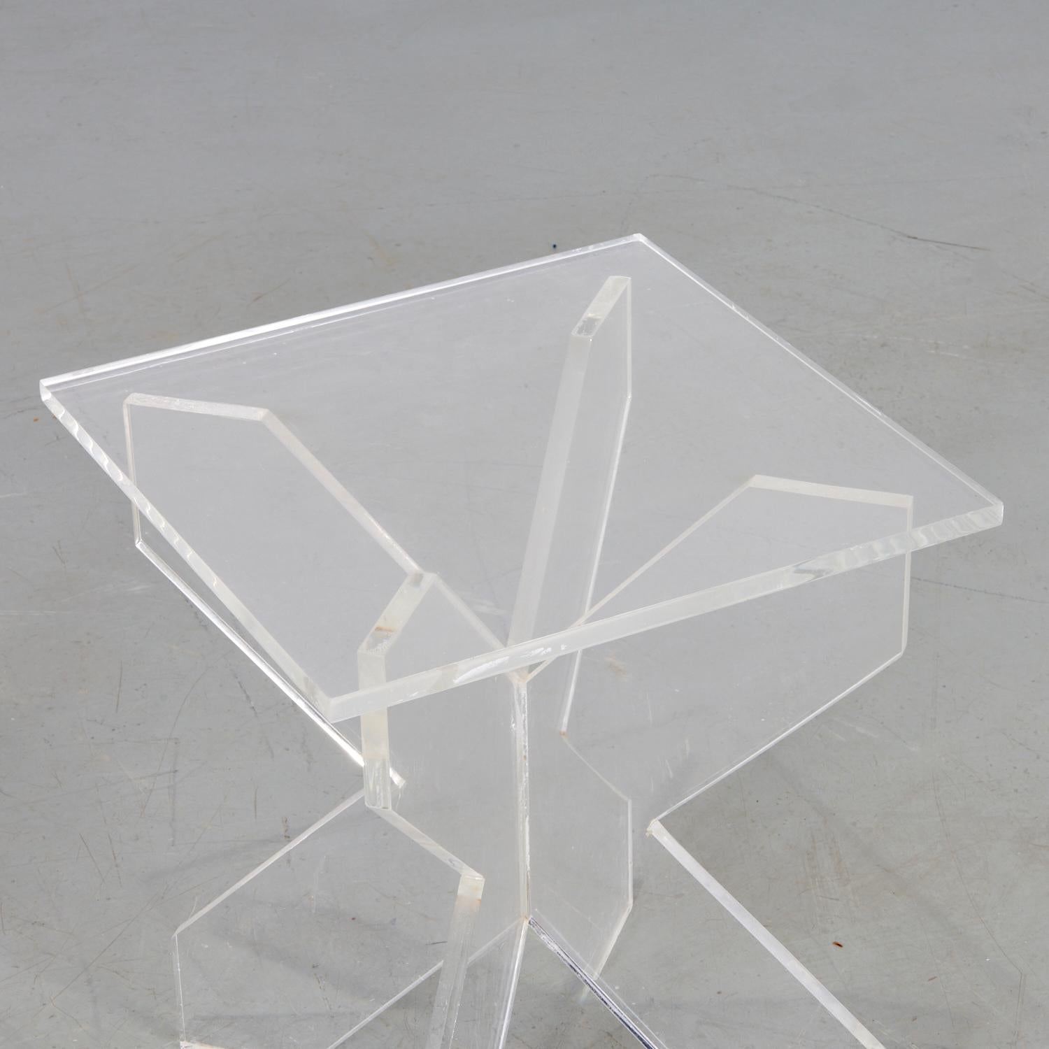 Mid-Century Modern A Pair of 20th c. Custom Lucite Side Tables on an X-Base For Sale