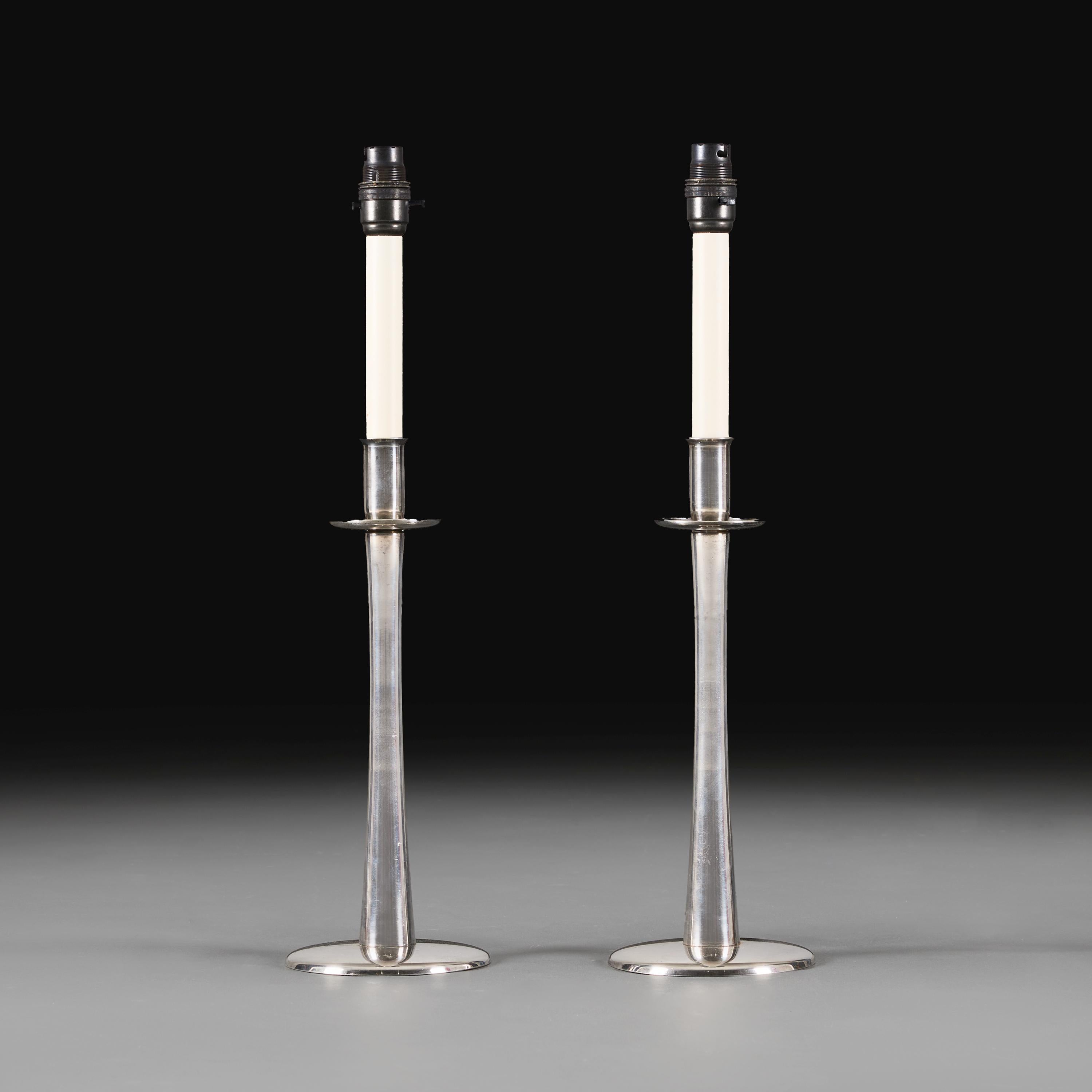 Danois Paire de chandeliers danois en argent du 20e siècle. en vente