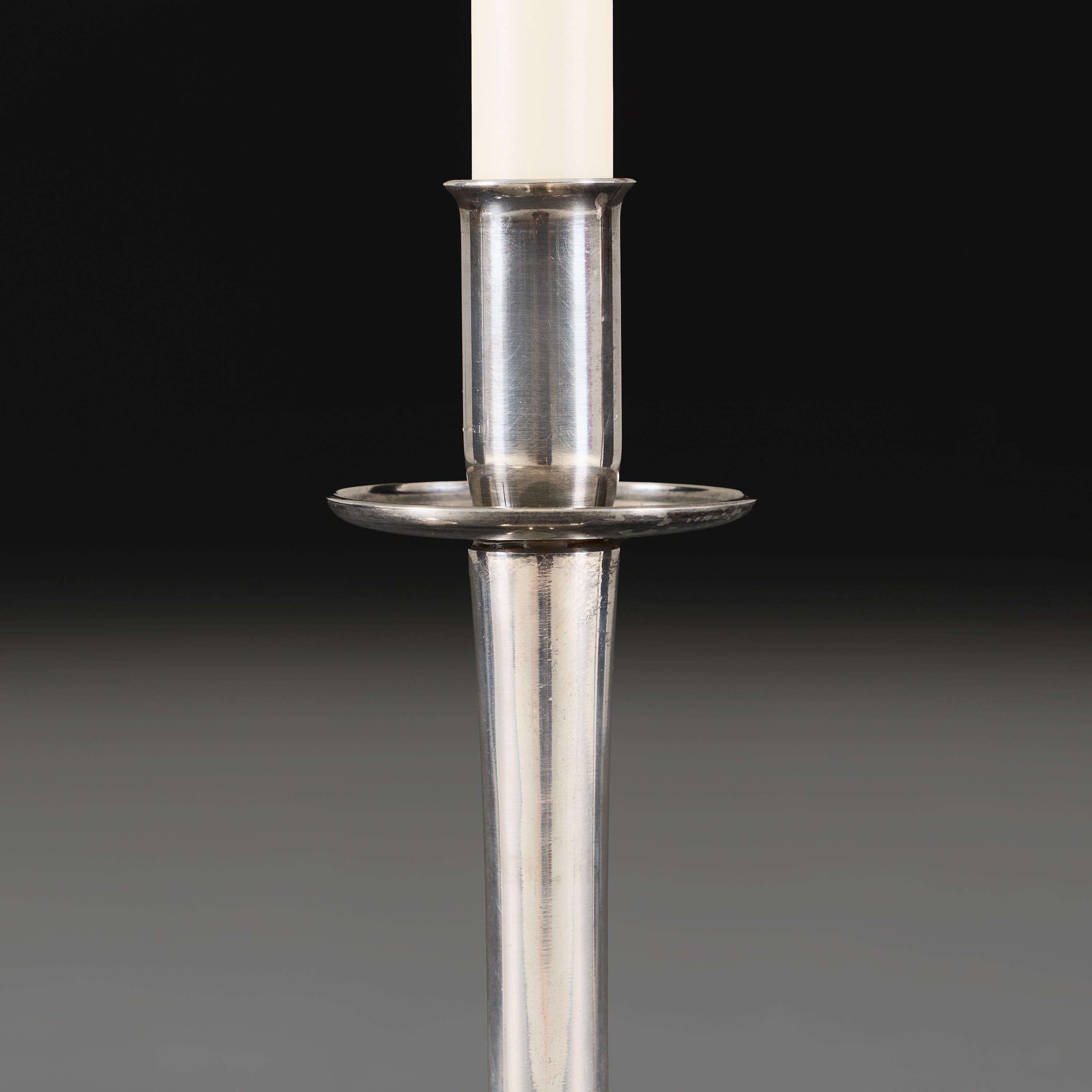 20ième siècle Paire de chandeliers danois en argent du 20e siècle. en vente