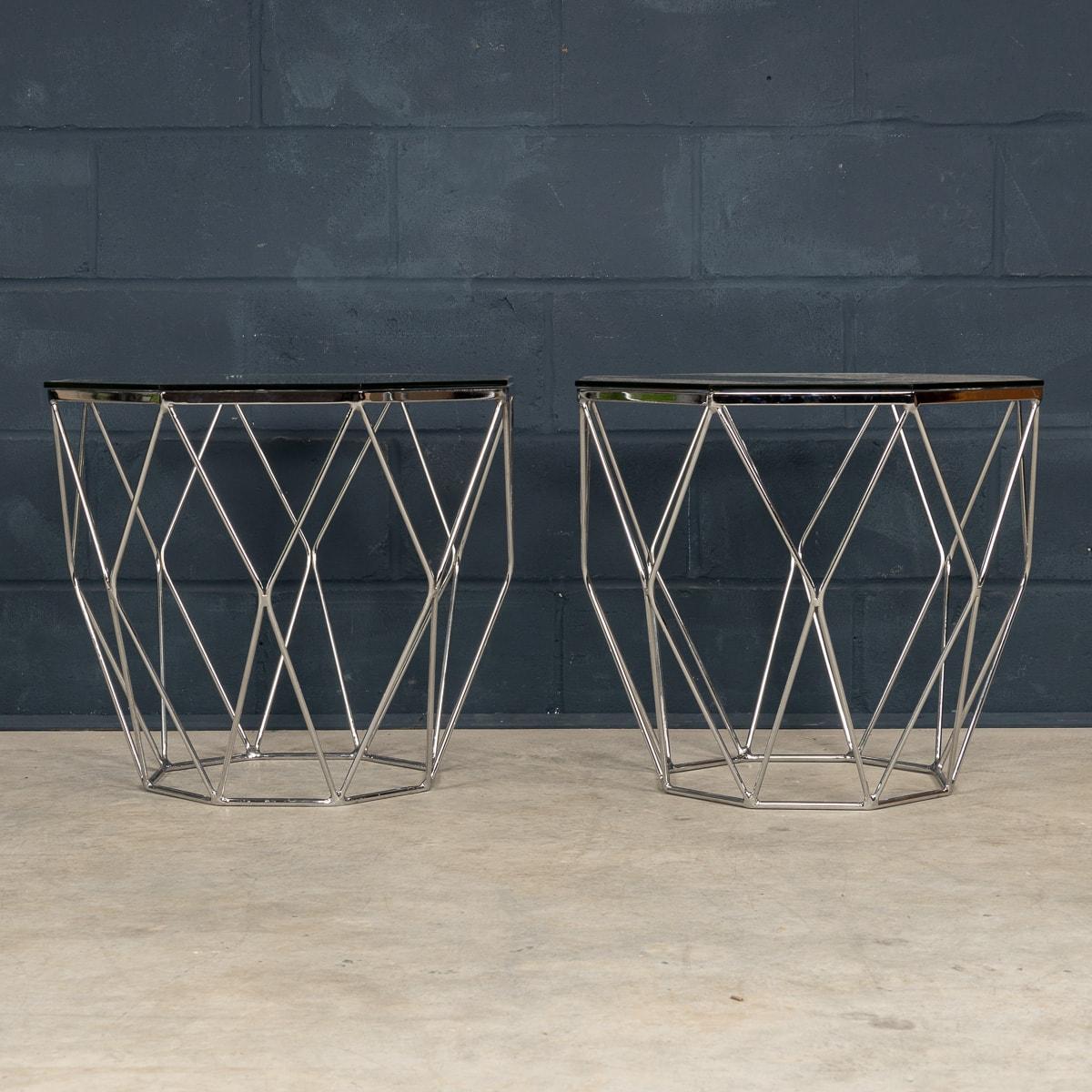 Achteckige englische Beistelltische aus Chrom und Glas des 20. Jahrhunderts, Paar im Zustand „Gut“ im Angebot in Royal Tunbridge Wells, Kent