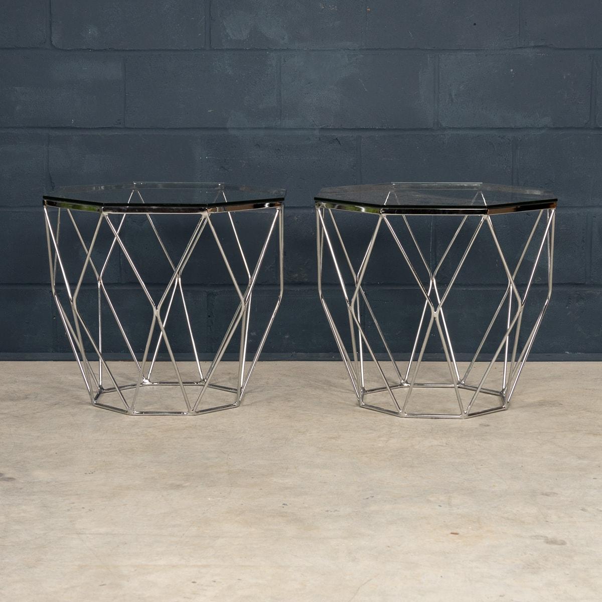 Achteckige englische Beistelltische aus Chrom und Glas des 20. Jahrhunderts, Paar (Metall) im Angebot