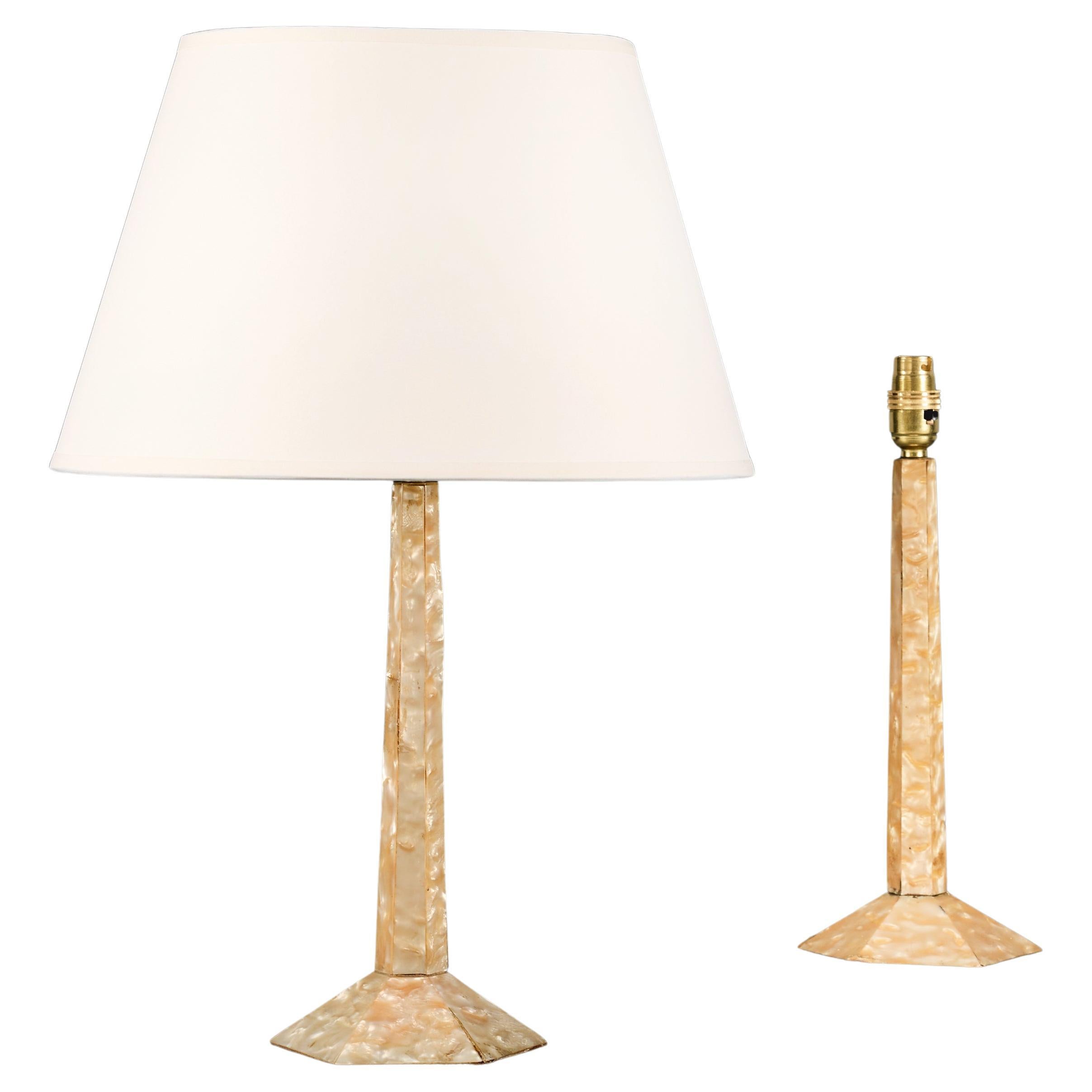 Pareja de lámparas de imitación de nácar del siglo XX