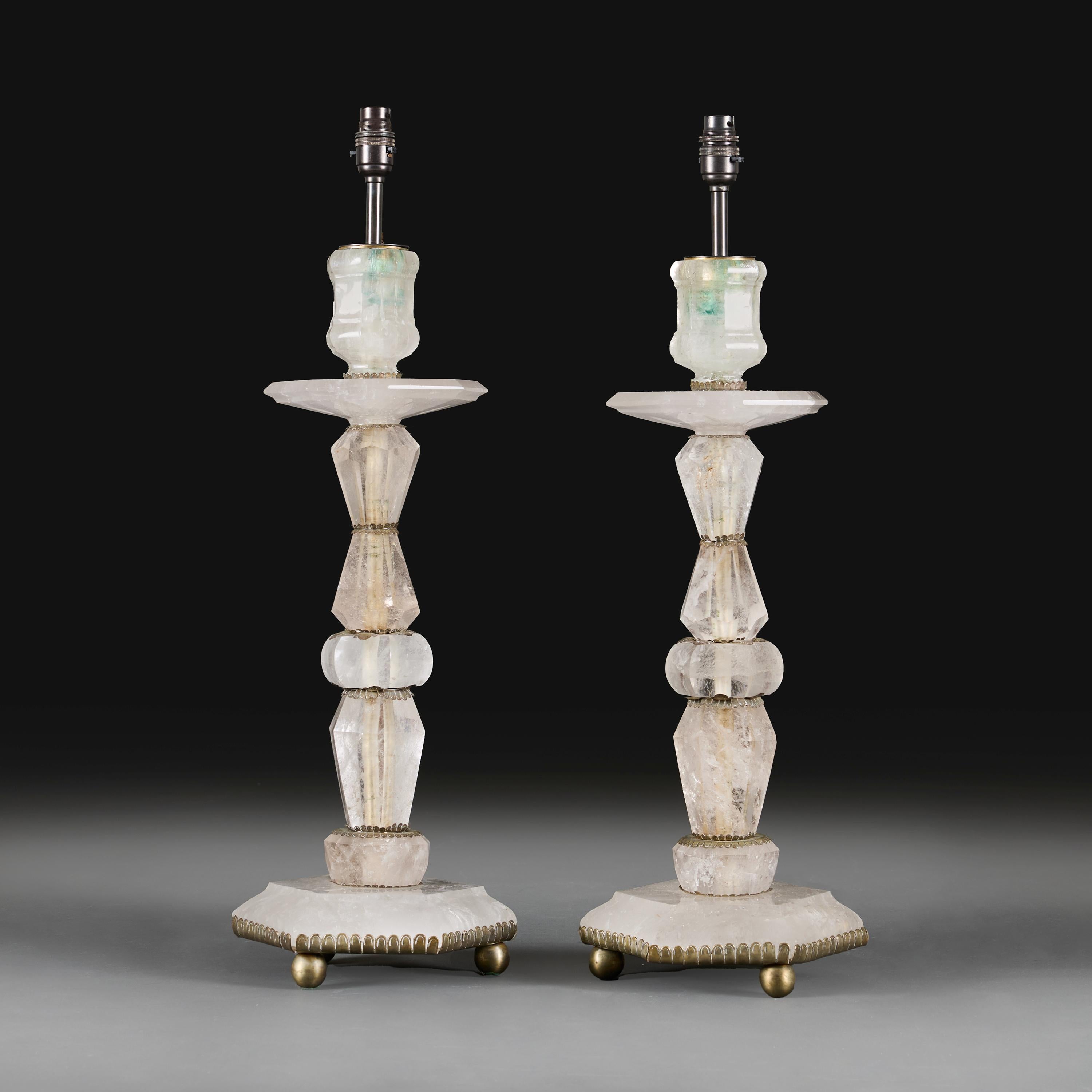 Pareja de candelabros de sobremesa de cristal de roca del siglo XX Francés