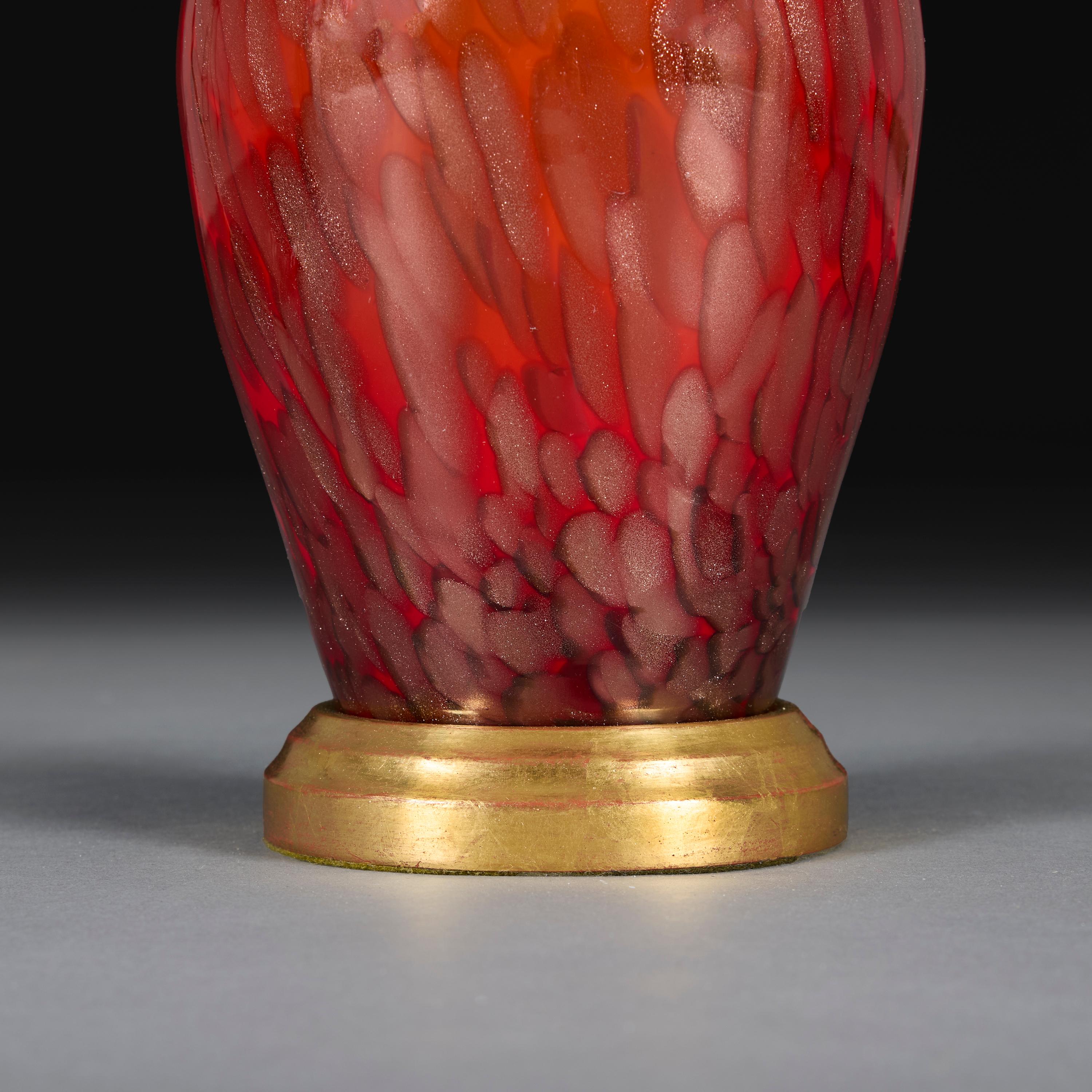 A Pair of 20th Century Red Tortoiseshell Murano Glass Lamps In Good Condition For Sale In London, GB