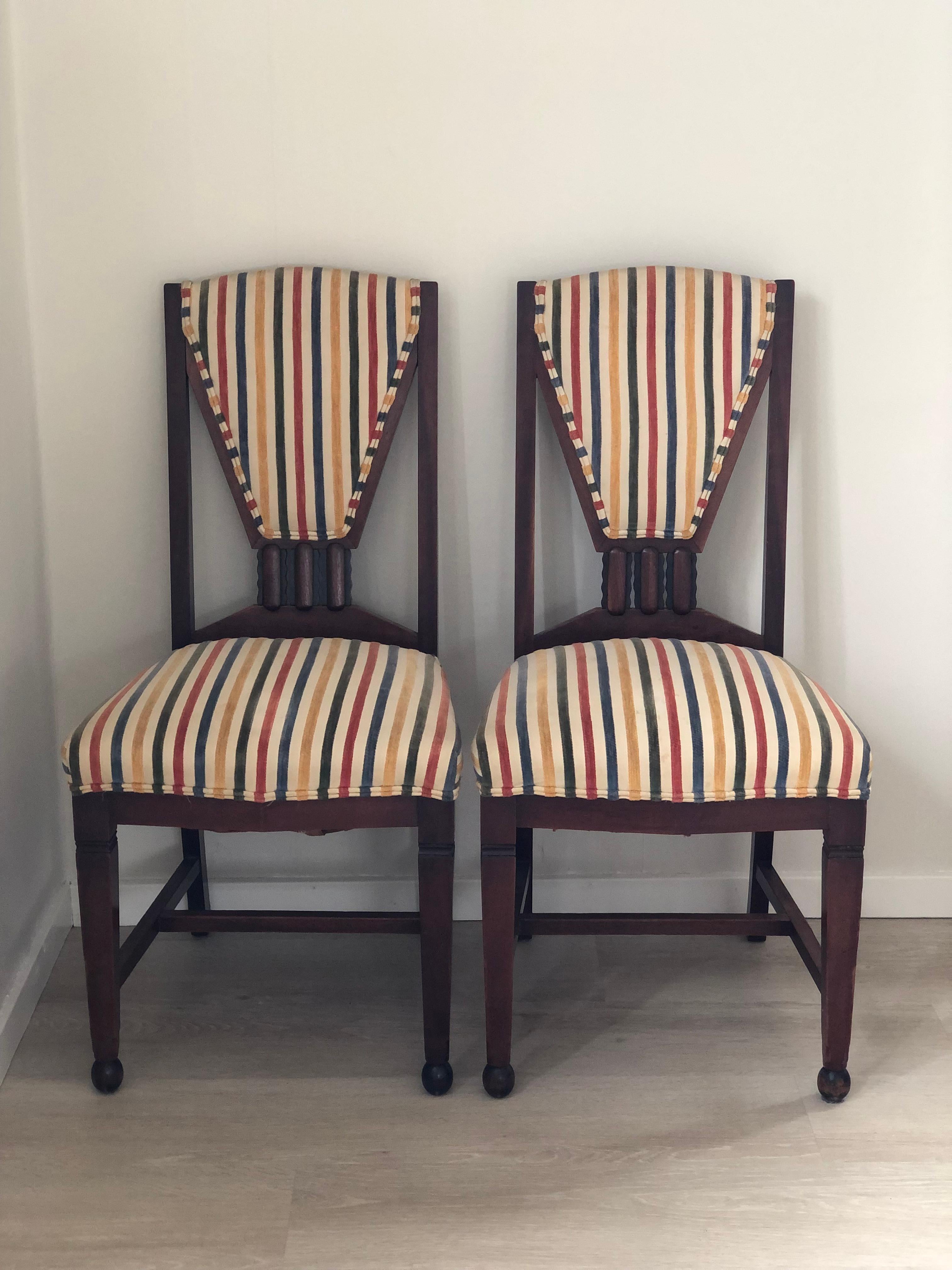 A unique Art Deco set of Amsterdam school chairs of high quality craftsmanship from the Netherlands, 1930s. The chairs were designed and made by furniture manufacturer 't Woonhuys from Amsterdam. Detailed chairs with unique shapes in mahogany and
