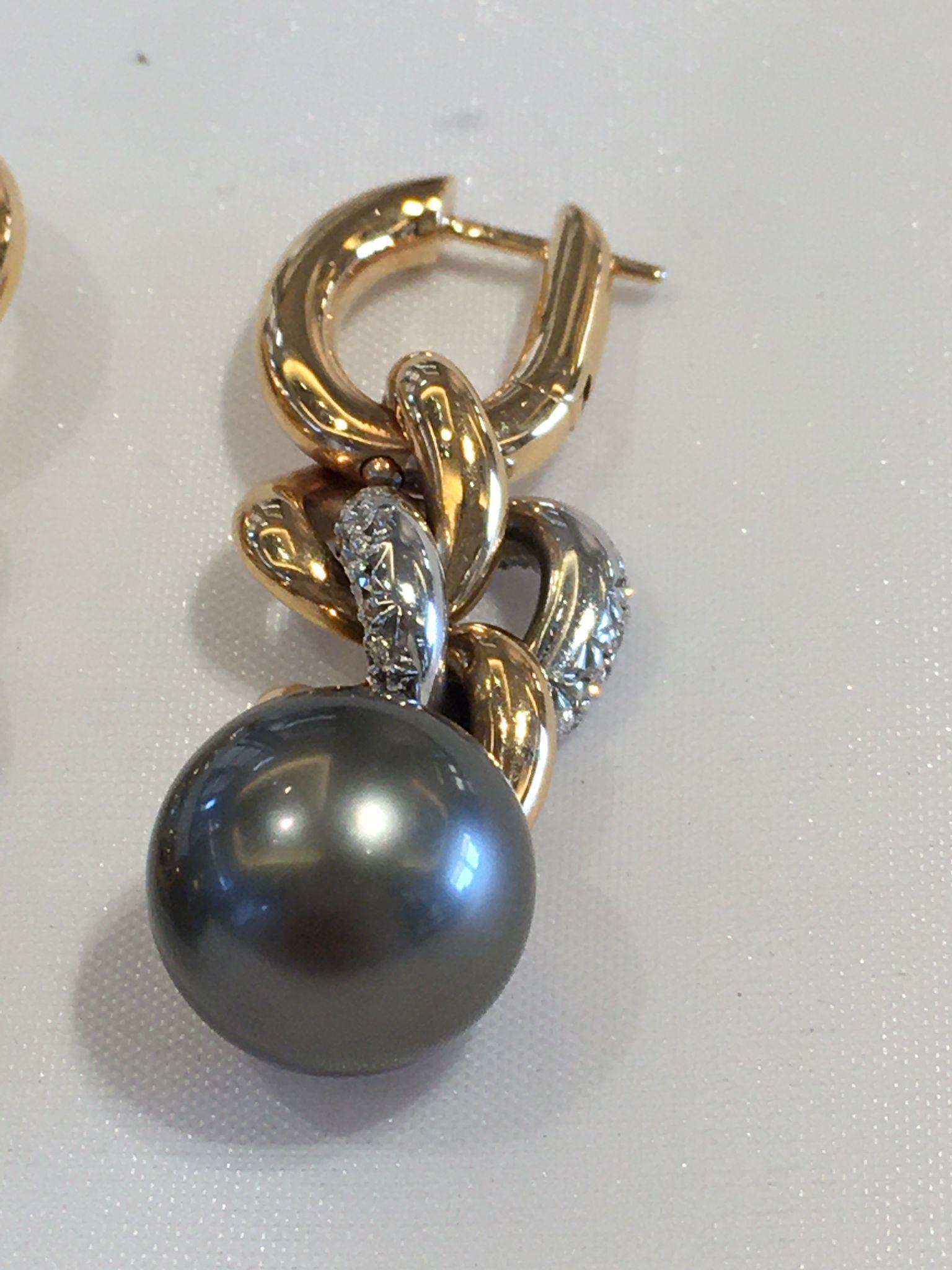 Rose Cut A pair of 5+ plus Tahitian dark pearl 18kt Rose gold and diamonds earring For Sale
