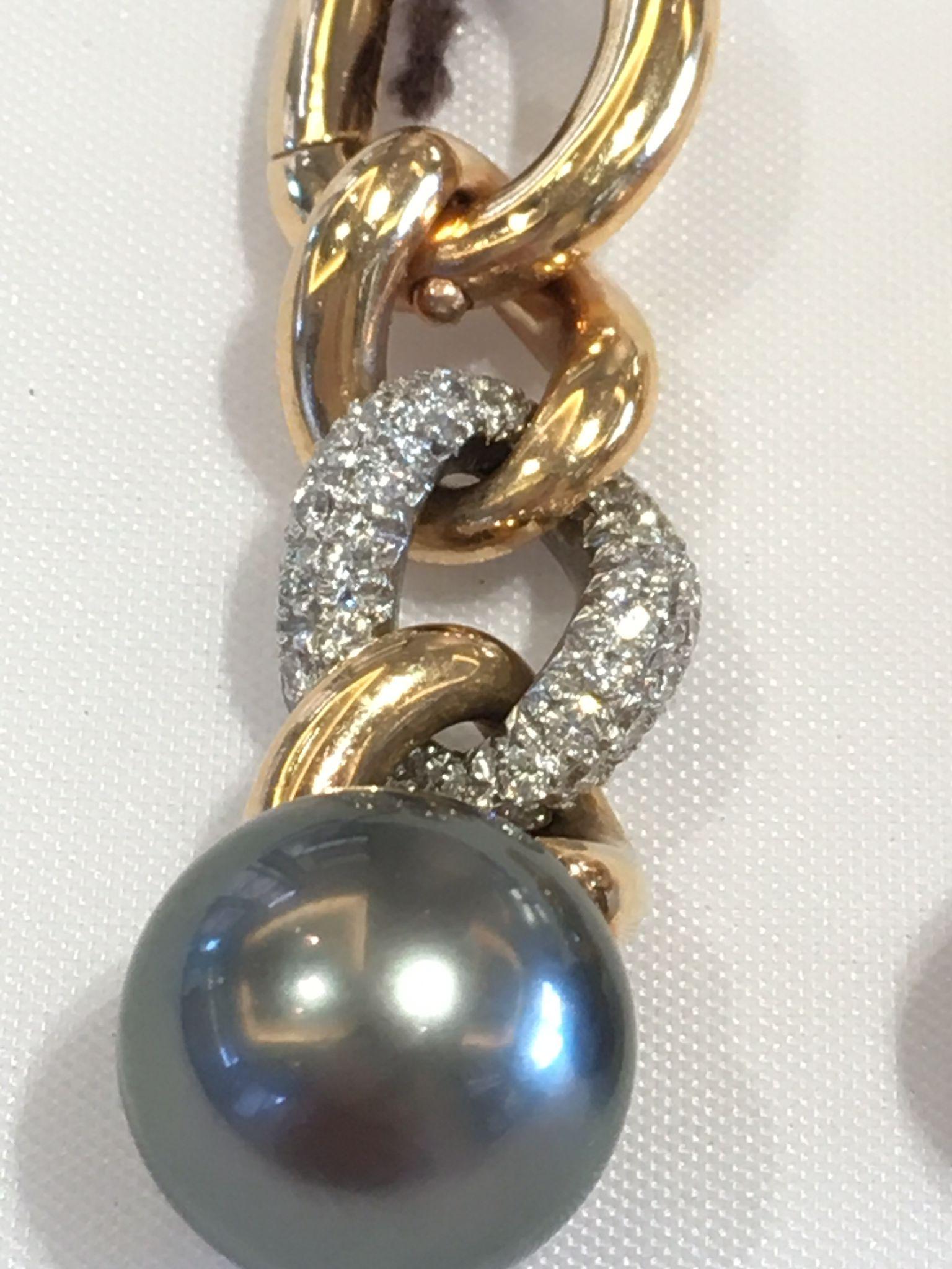 A pair of 5+ plus Tahitian dark pearl 18kt Rose gold and diamonds earring In New Condition For Sale In Firenze, FI