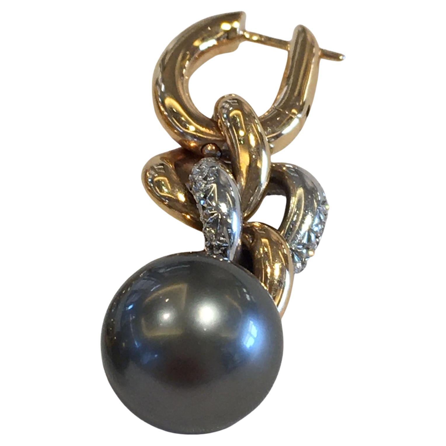 A pair of 5+ plus Tahitian dark pearl 18kt Rose gold and diamonds earring For Sale