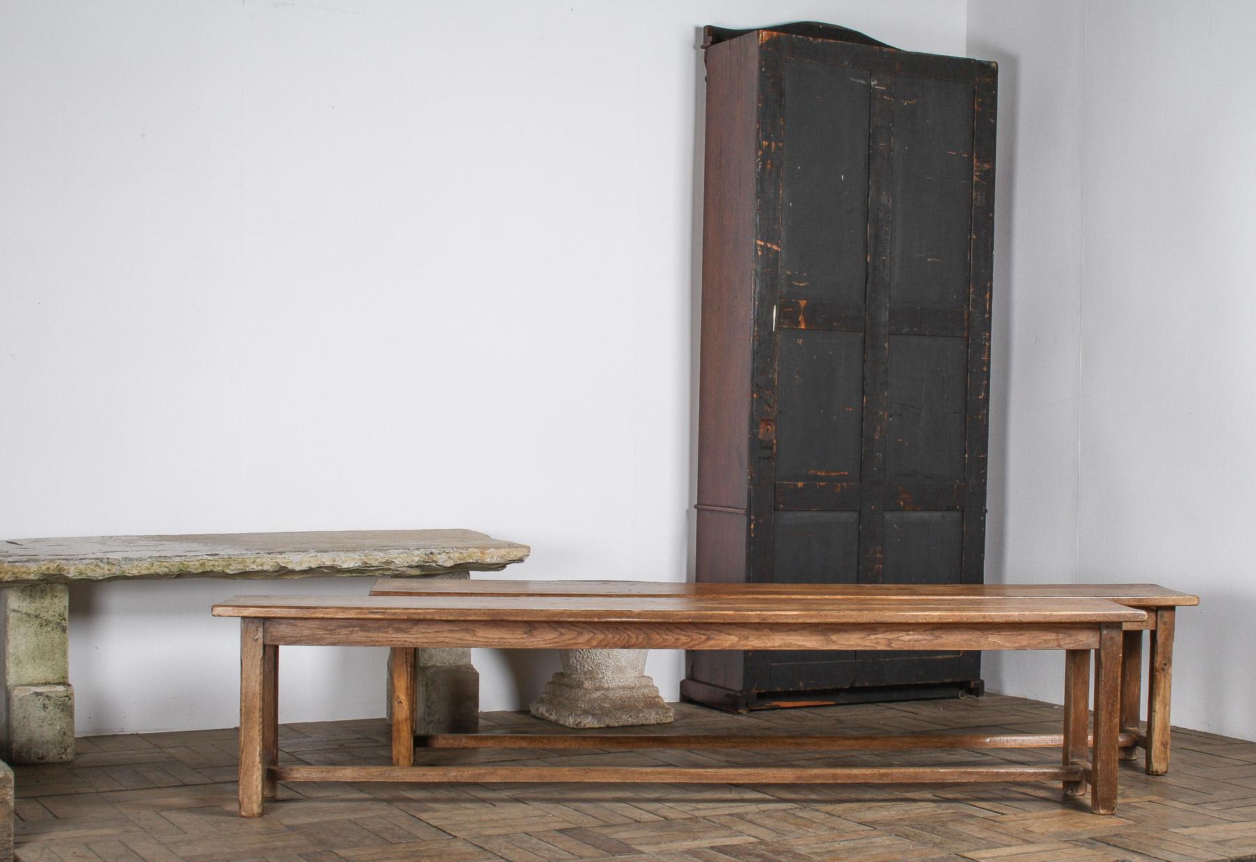 Français Paire de bancs anciens en chêne français de 1,80 m de long - Circa 1920 en vente