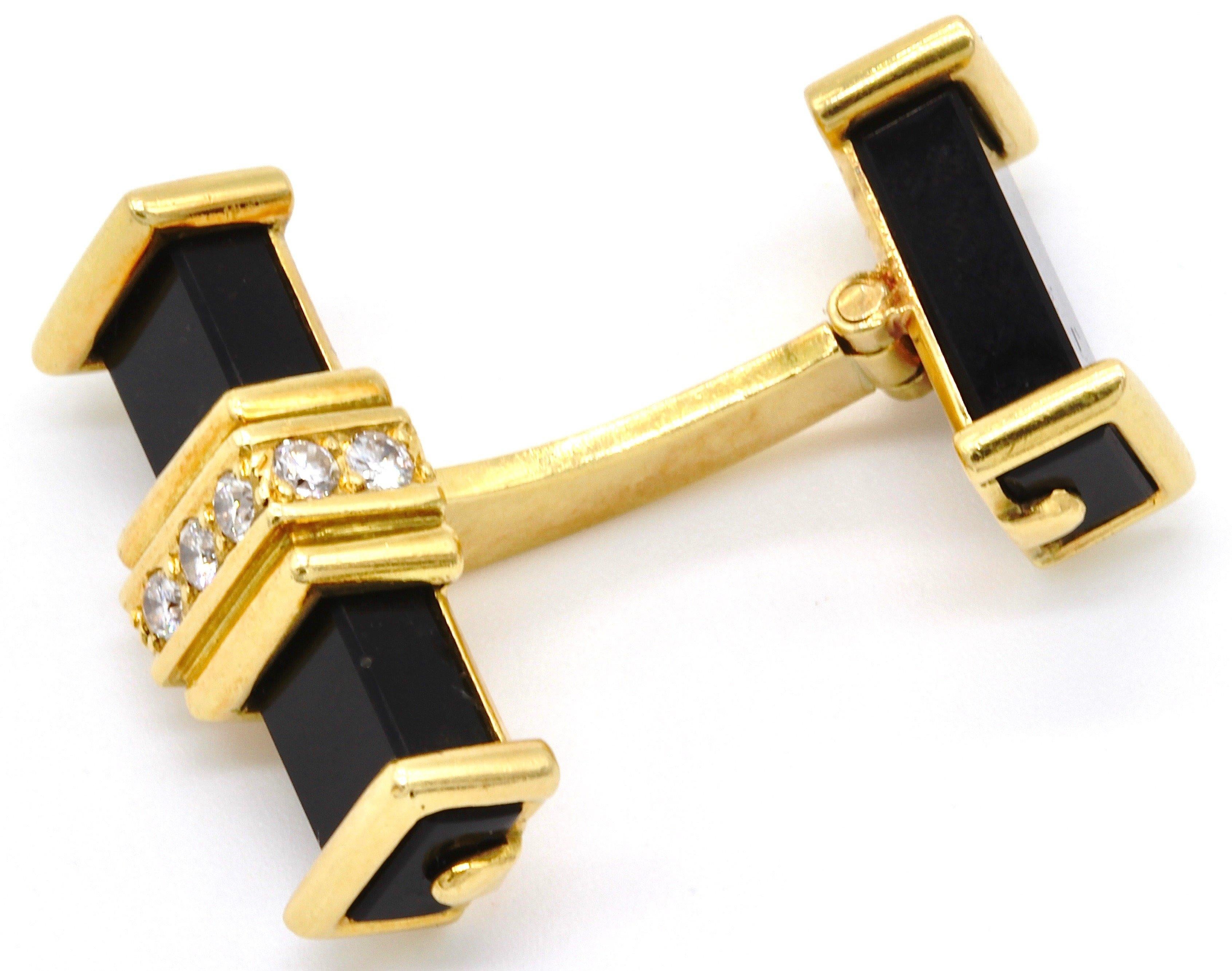 Modern Pair of 9 Kt Yellow Gold, Diamond and Black Onyx bar Cufflinks For Sale