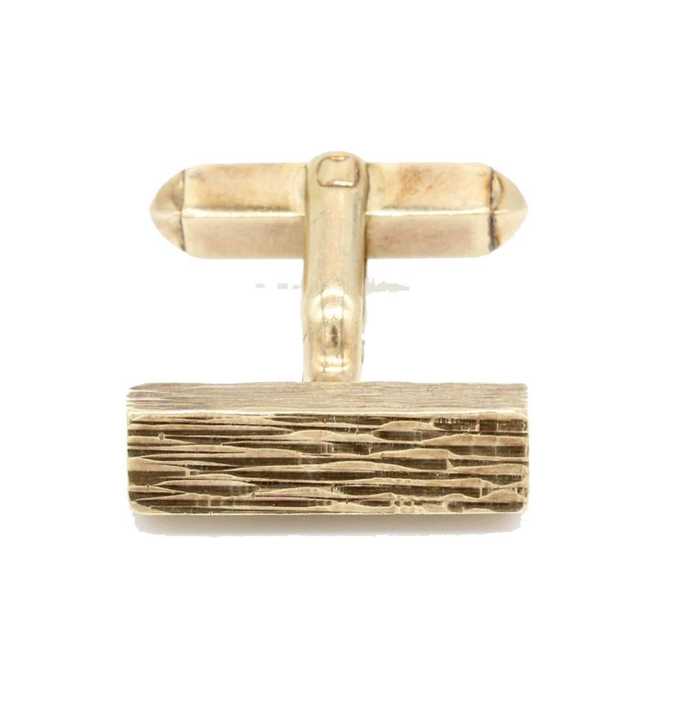 Modern Pair of 9 Kt Yellow Gold Bark Effect Baton Cufflinks with Swivel Fittings For Sale