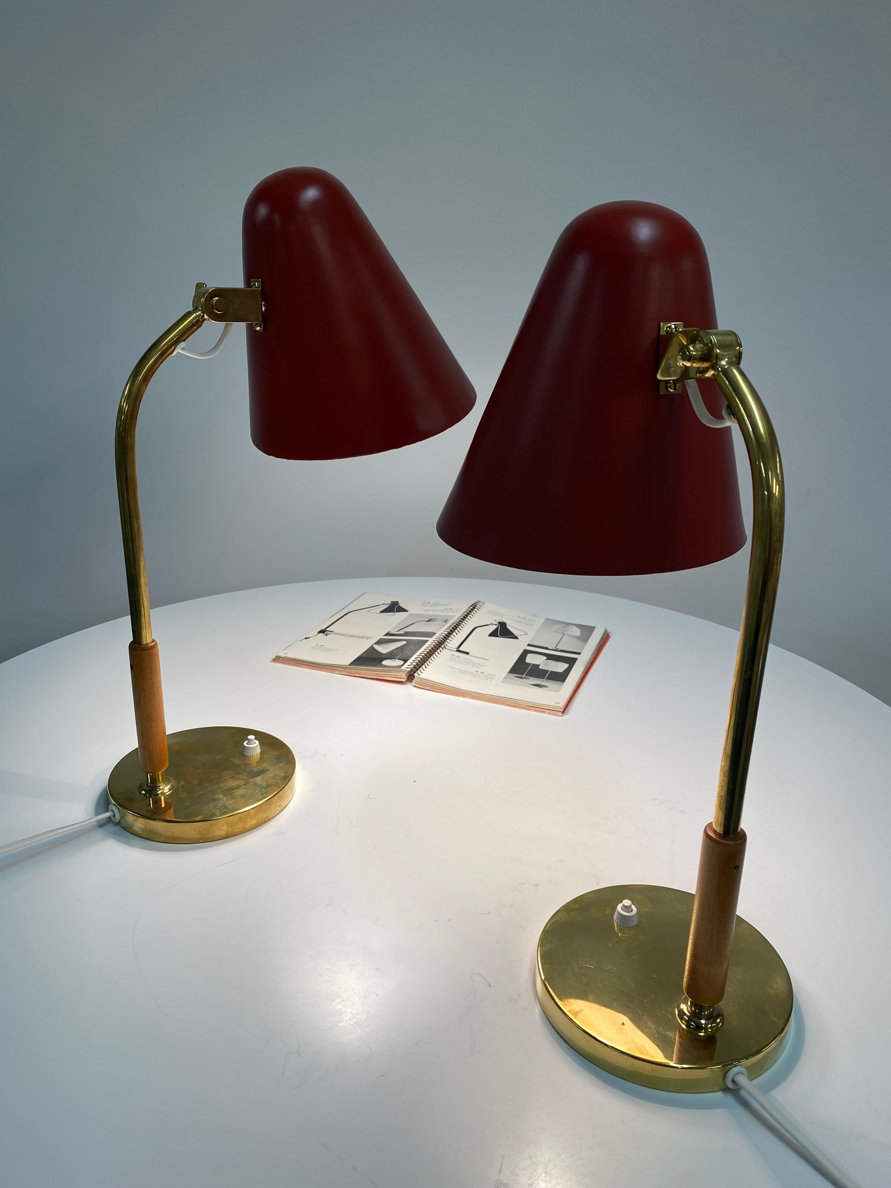 Ein Paar Tischlampen von Paavo Tynell, Modell Nr. 5233, 1950er Jahre, Taito Oy im Angebot 8